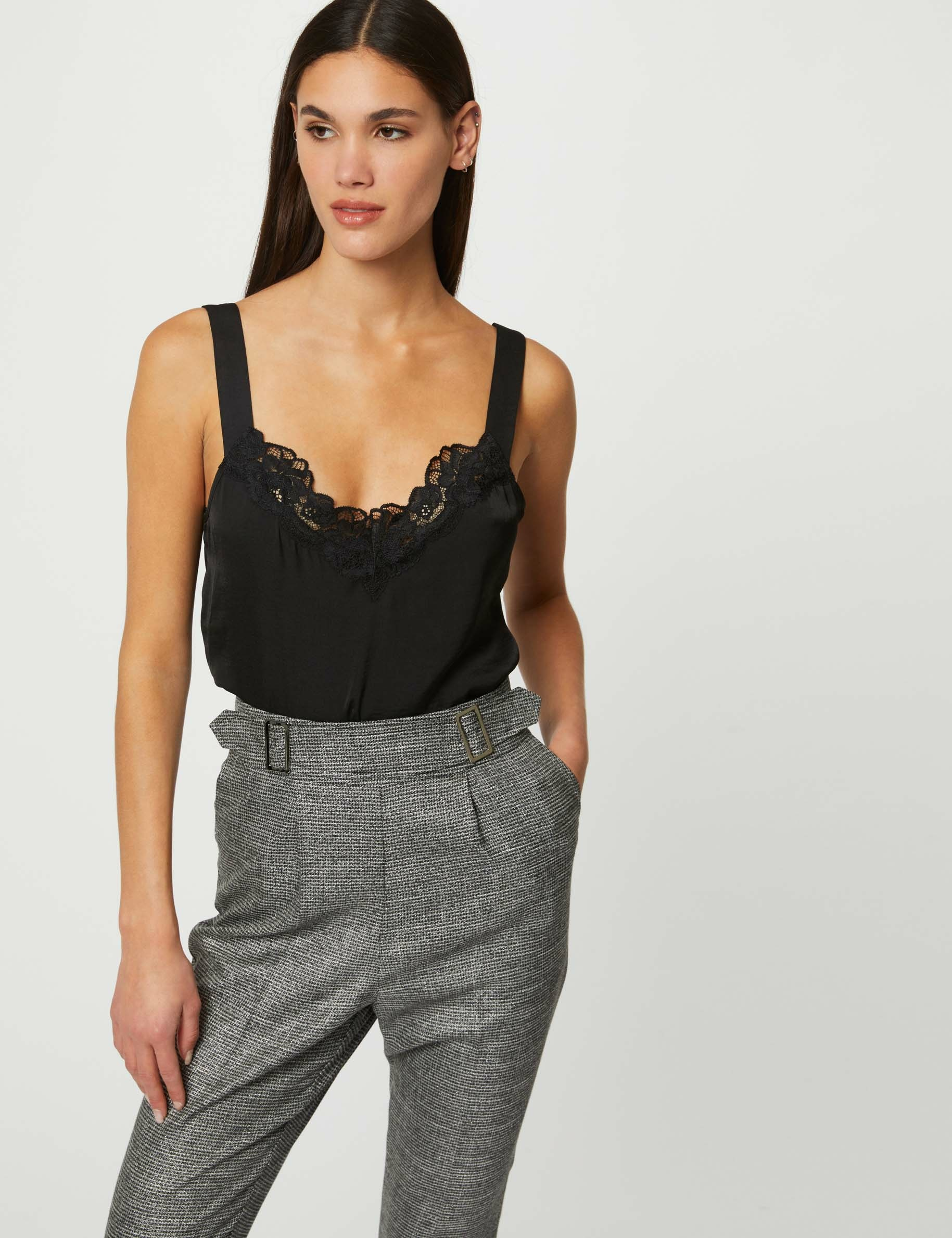 Blouse bretelles larges à dentelle noir femme