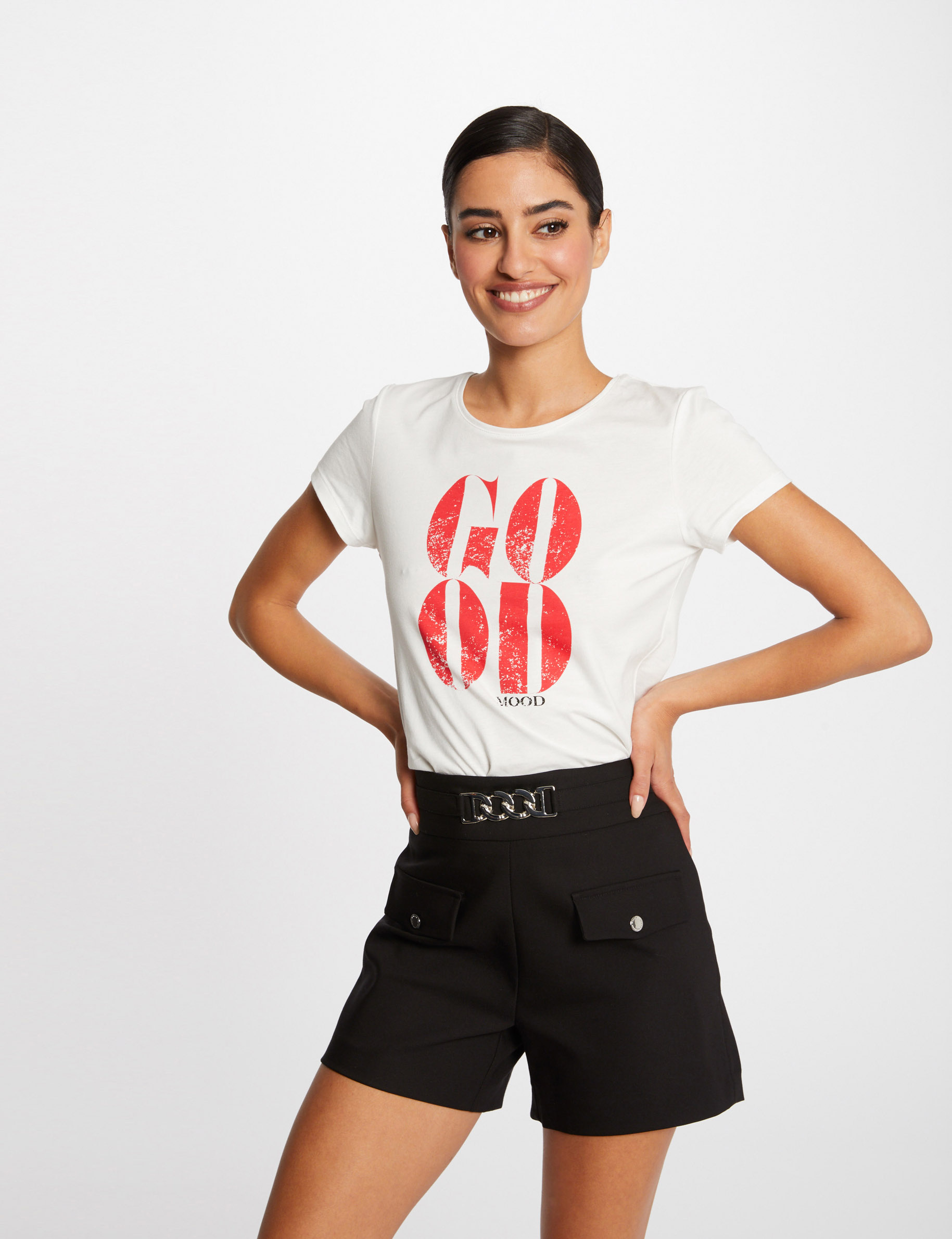 short droit taille haute avec ornement noir femme Short droit taille haute avec ornement noir femme