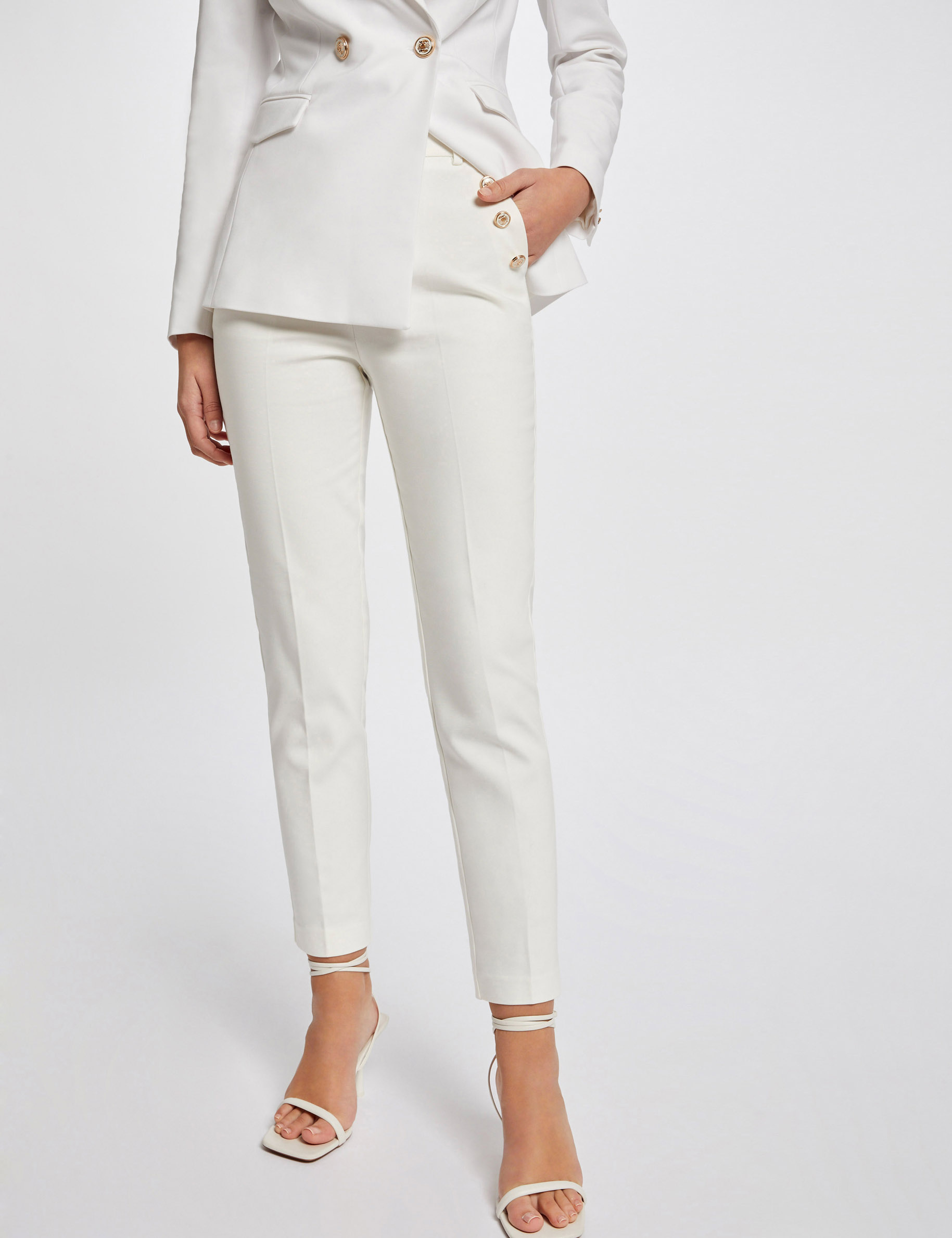 Pantalon ajusté 7/8ème à pinces ecru femme Pantalon ajusté 7/8ème à pinces ecru femme