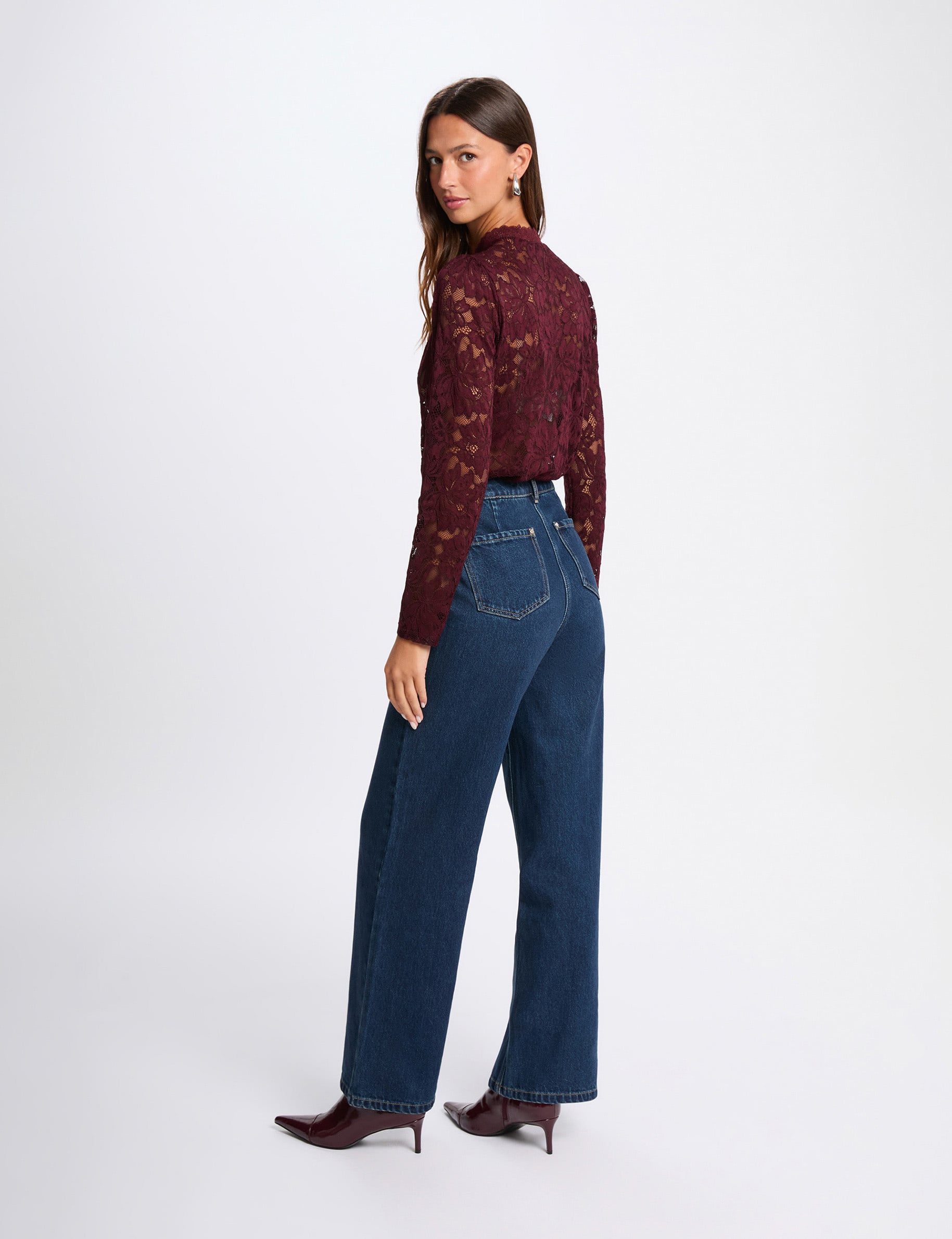 T-shirt dentelle col montant prune femme
