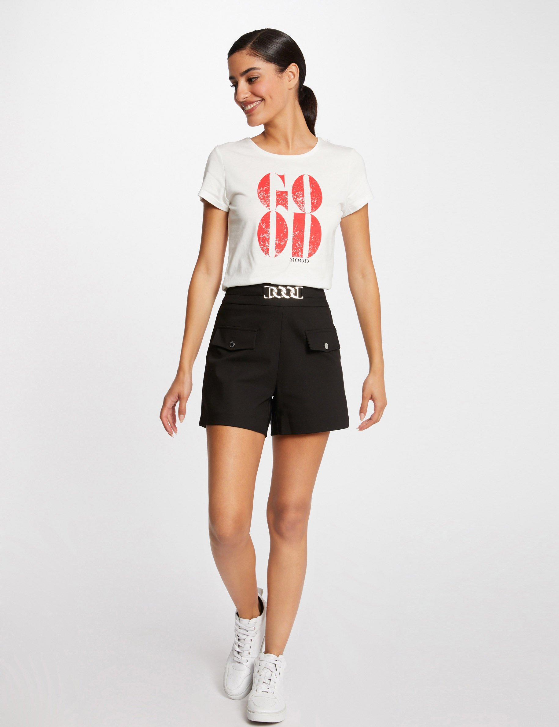 short droit taille haute avec ornement noir femme Short droit taille haute avec ornement noir femme