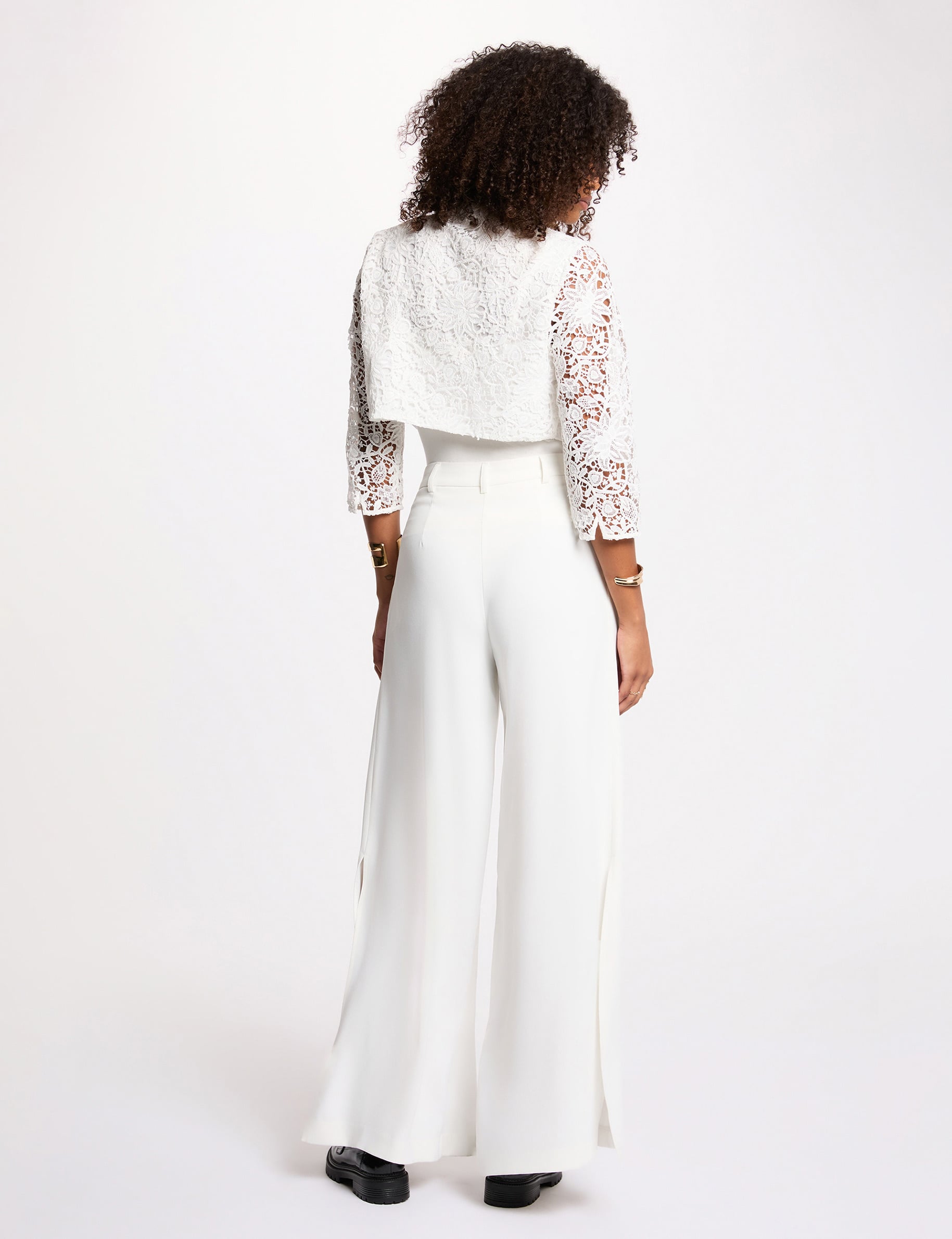 Bol&eacute;ro dentelle ajust&eacute; blanc femme