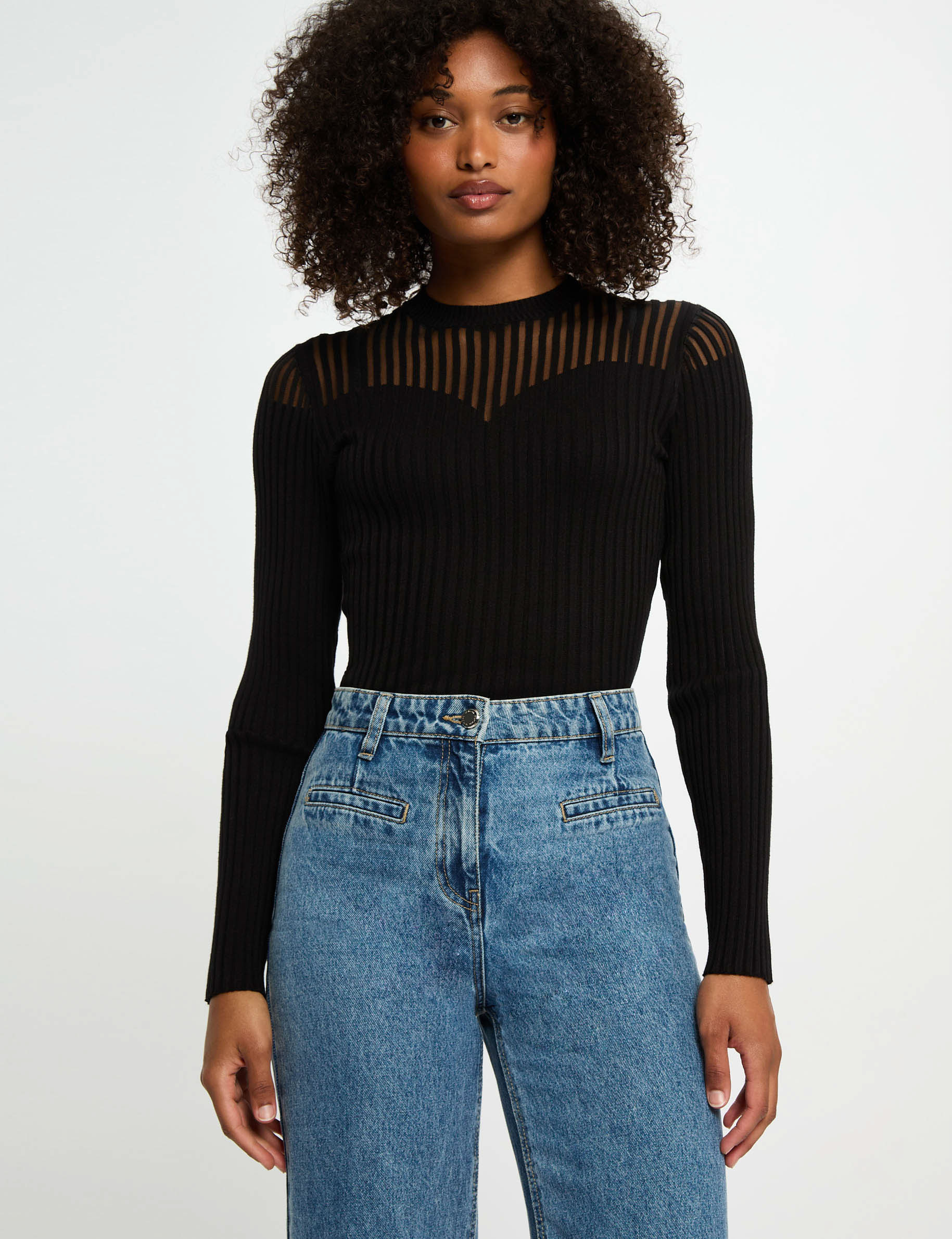 Pull torsad&eacute; cintr&eacute; noir femme