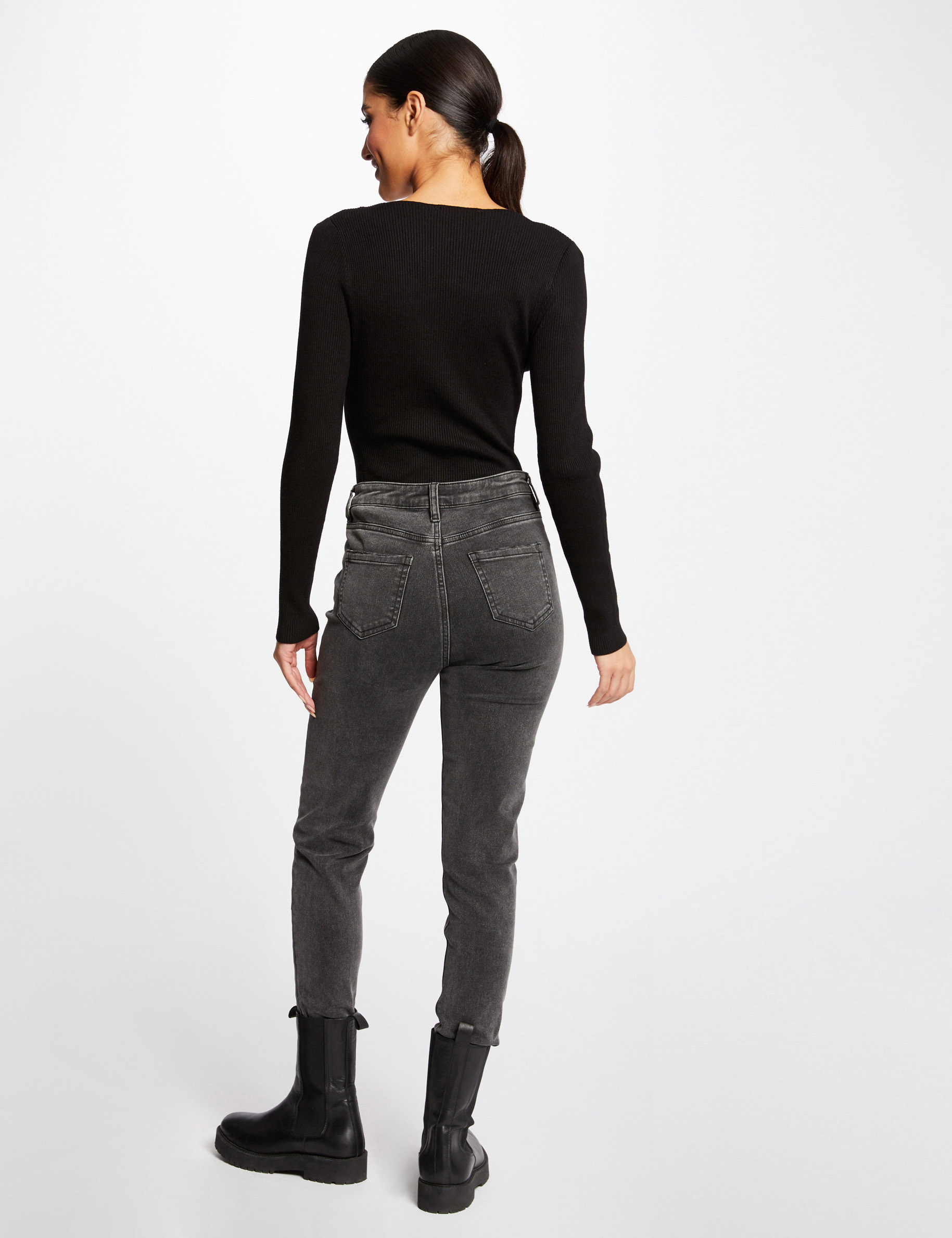 Pull manches longues à détail chaîne noir femme