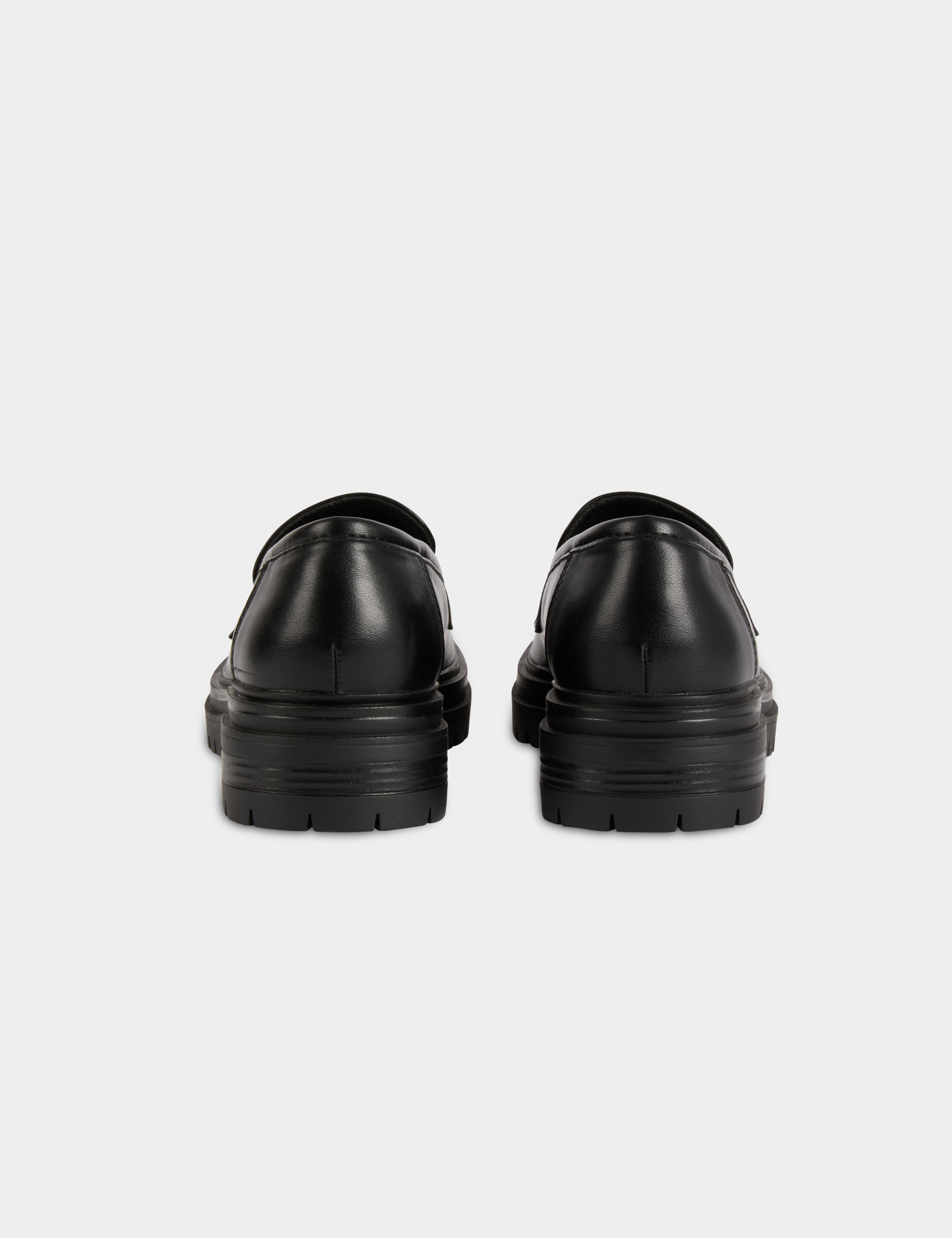 Mocassins semelle crant&eacute;e noir femme