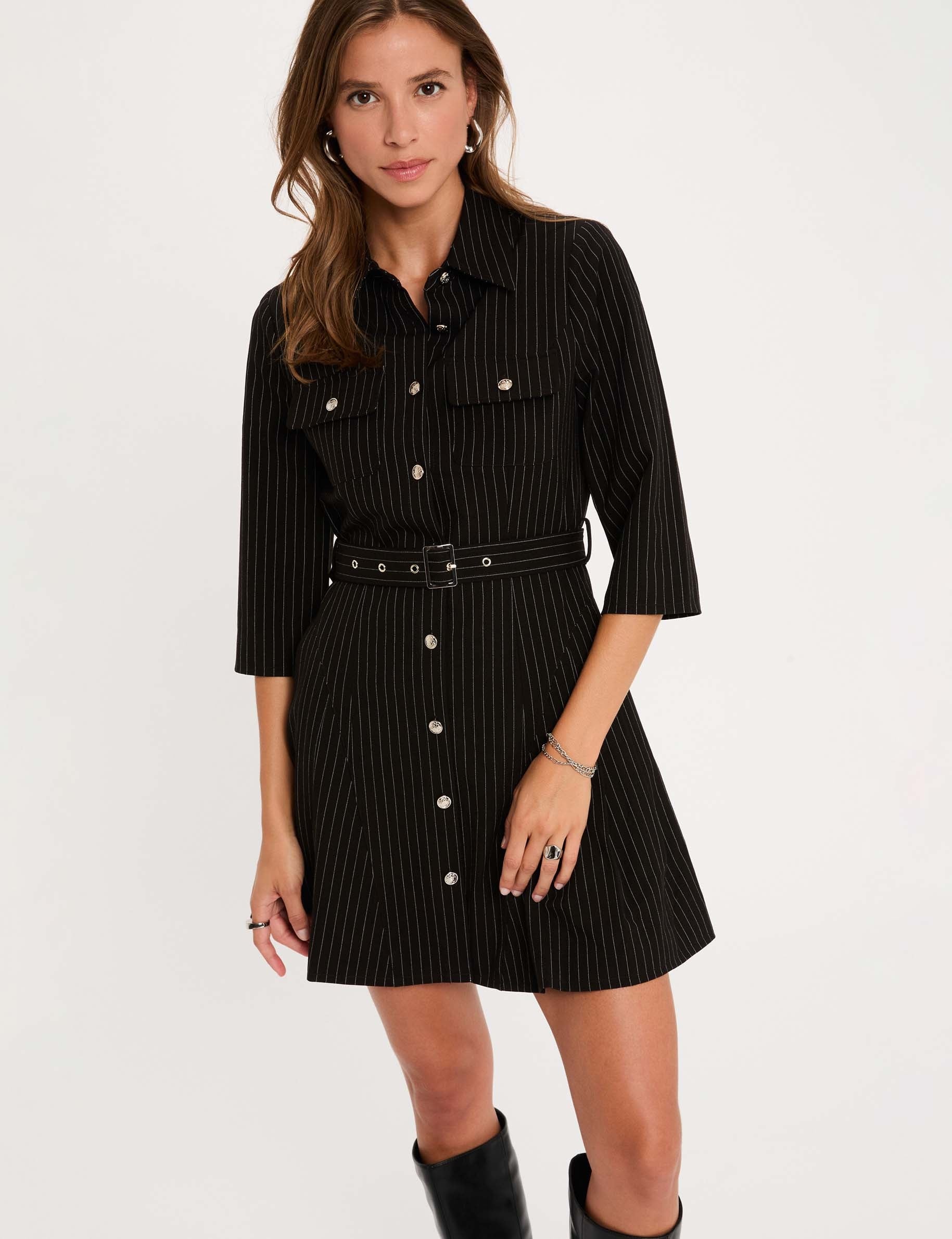Robe courte ajust&eacute;e noir femme