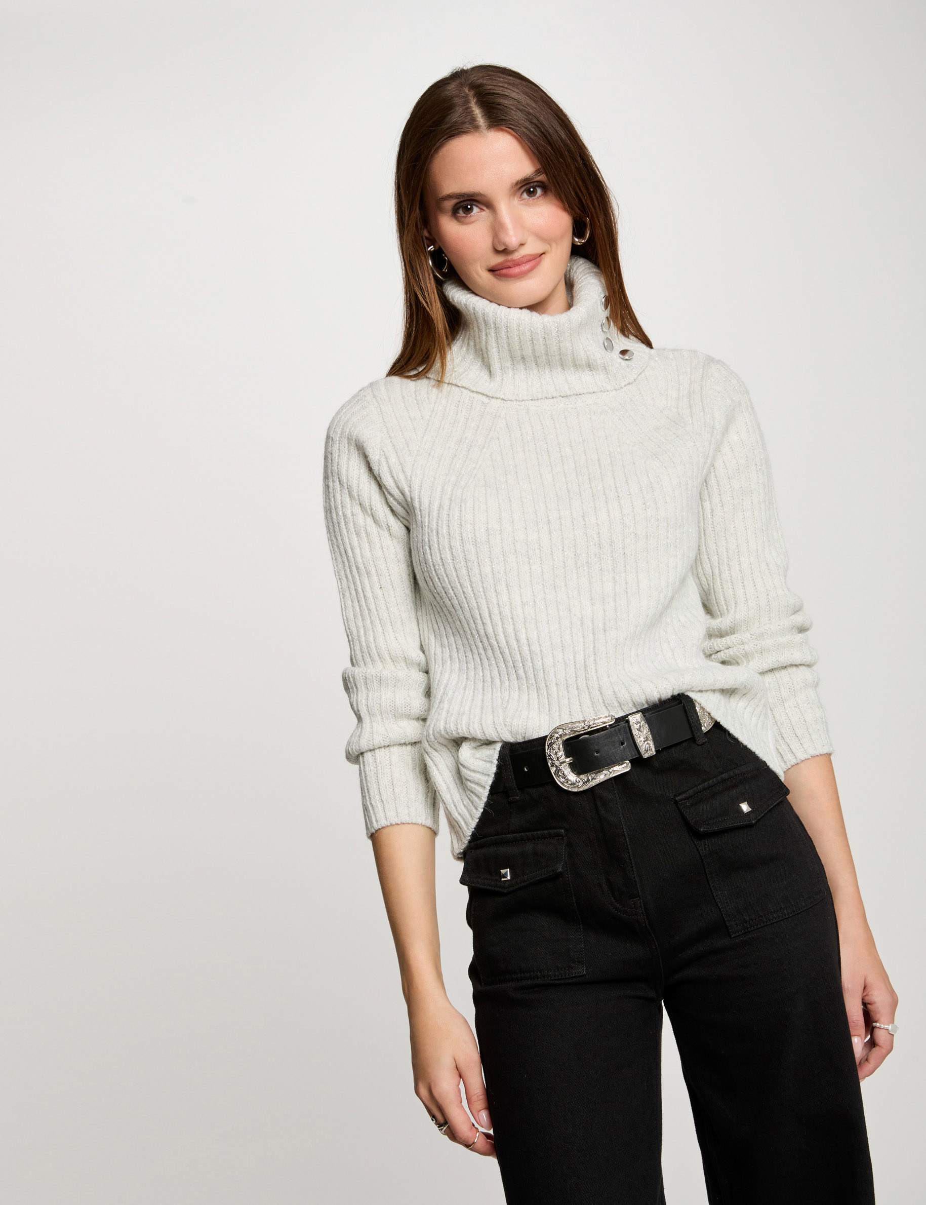 pull col roule a boutons gris clair femme Pull col roulé à boutons gris clair femme