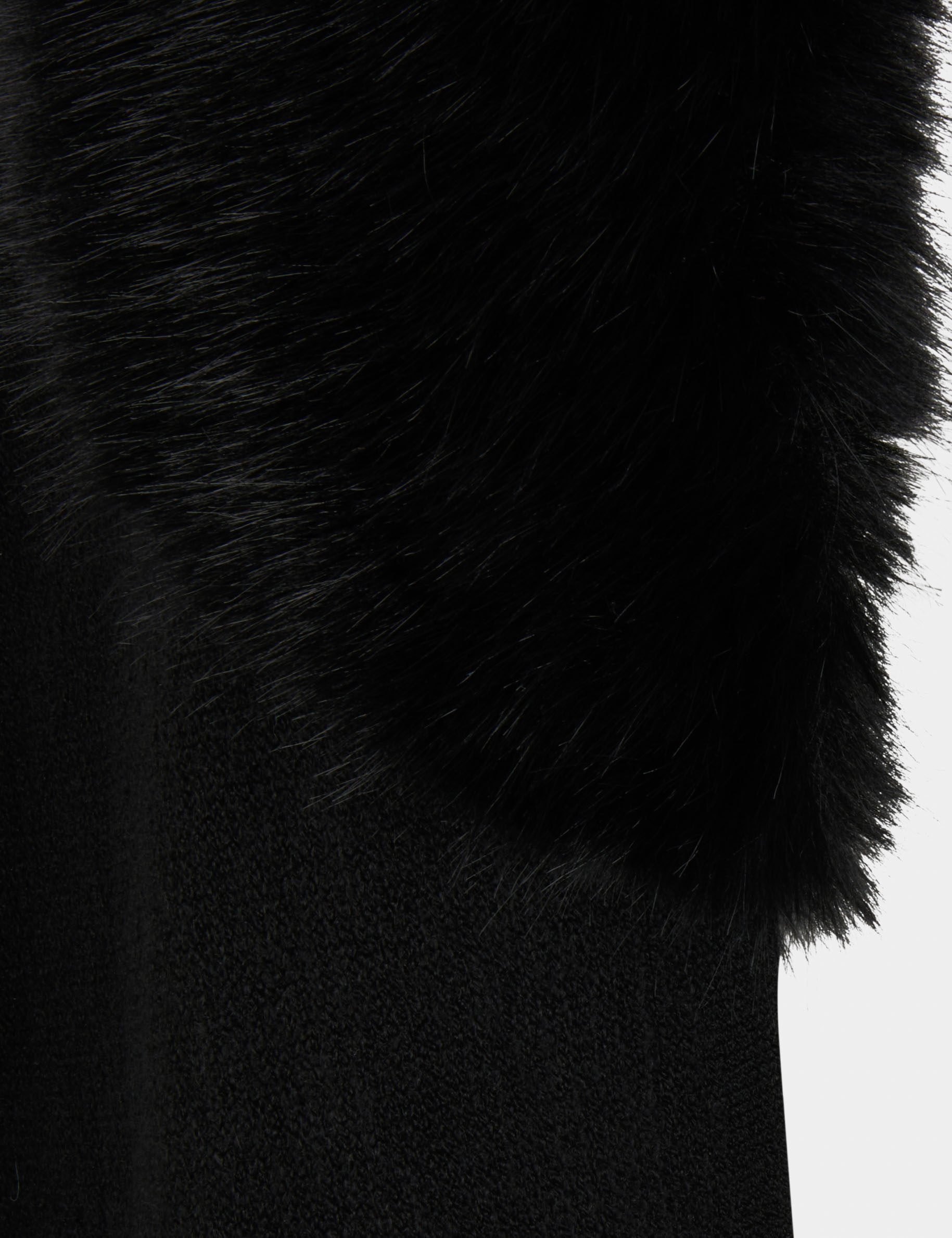 poncho a details imitation fourrure noir femme Poncho à détails imitation fourrure noir femme