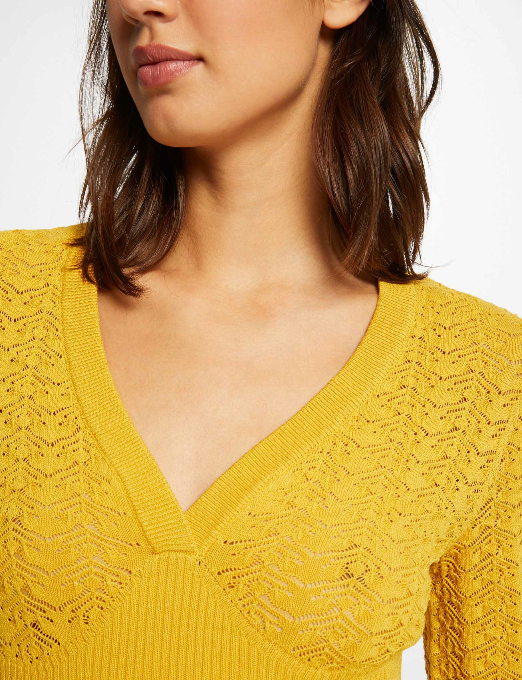 pull manches courtes a details ajoures jaune femme Pull manches courtes à détails ajourés jaune femme