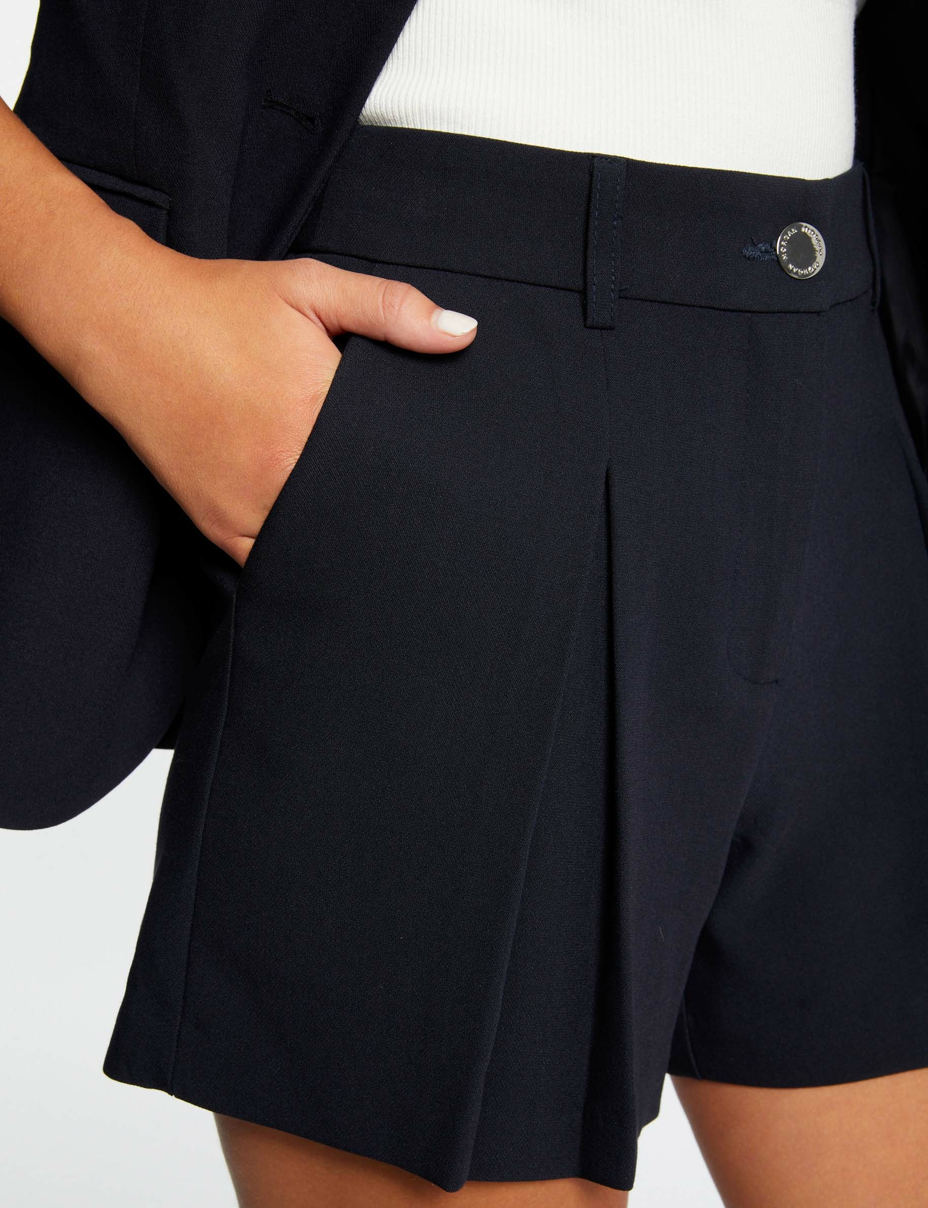 short city ample avec pinces marine femme Short city ample avec pinces marine femme