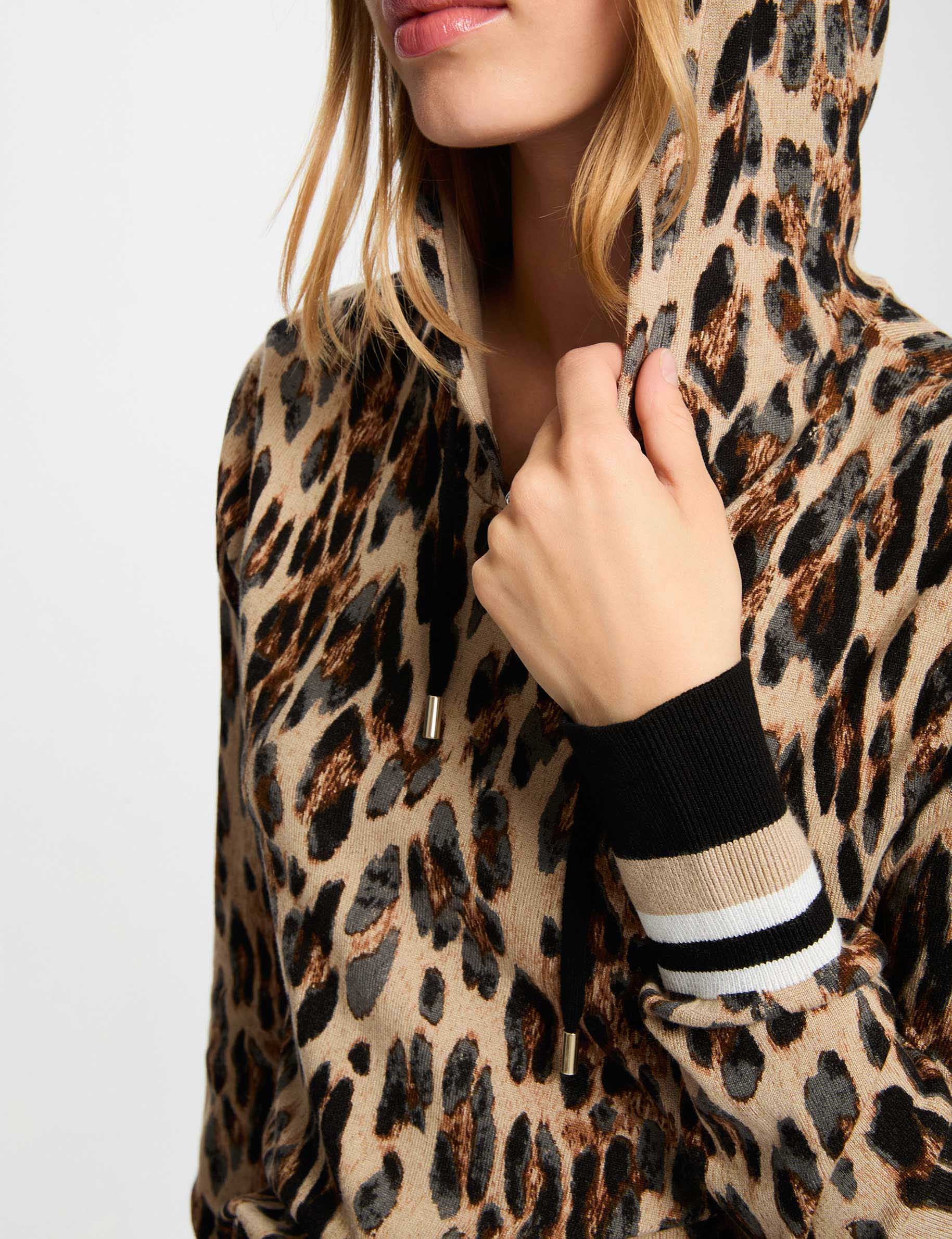 Pull droit &agrave; capuche multicolore femme