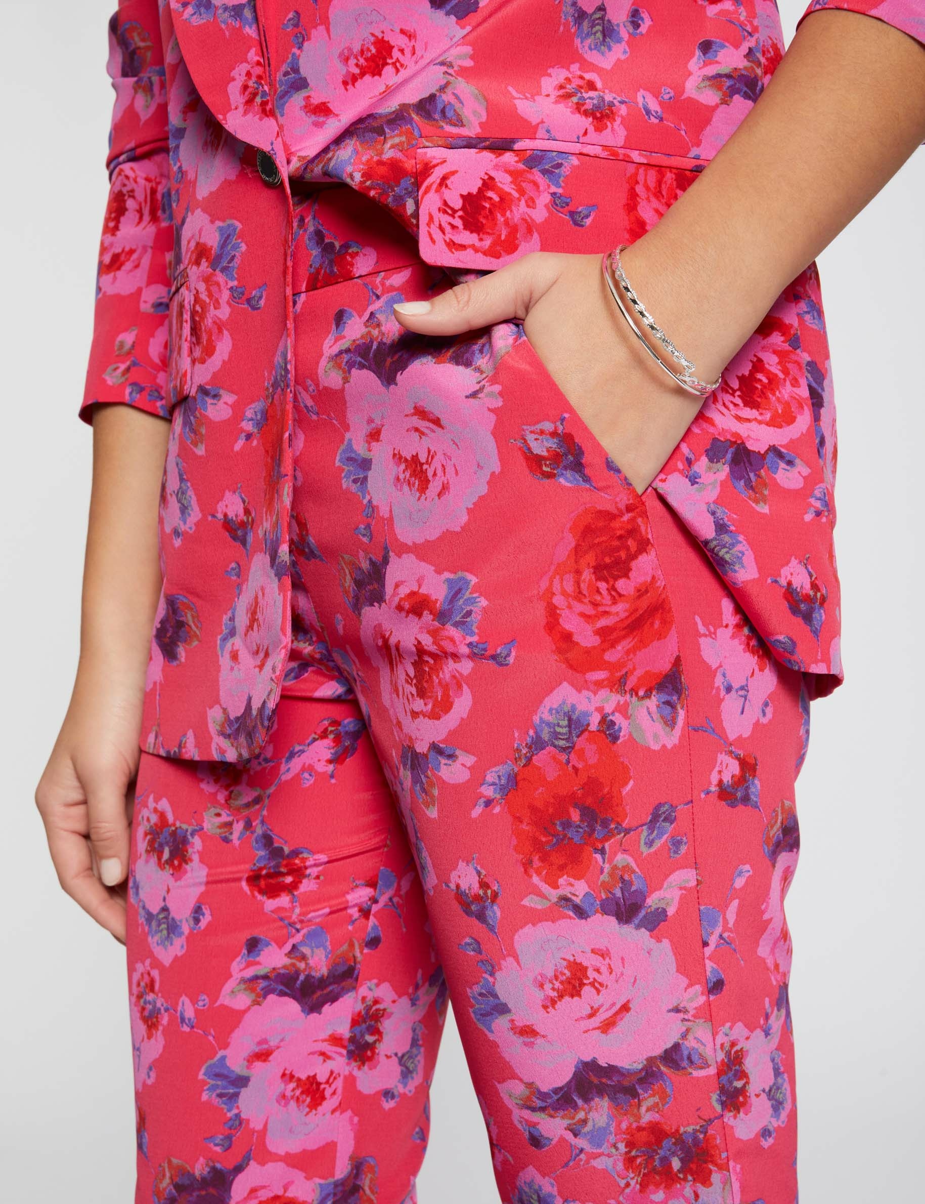 pantalon ajuste imprime multico femme Pantalon ajusté imprimé multico femme