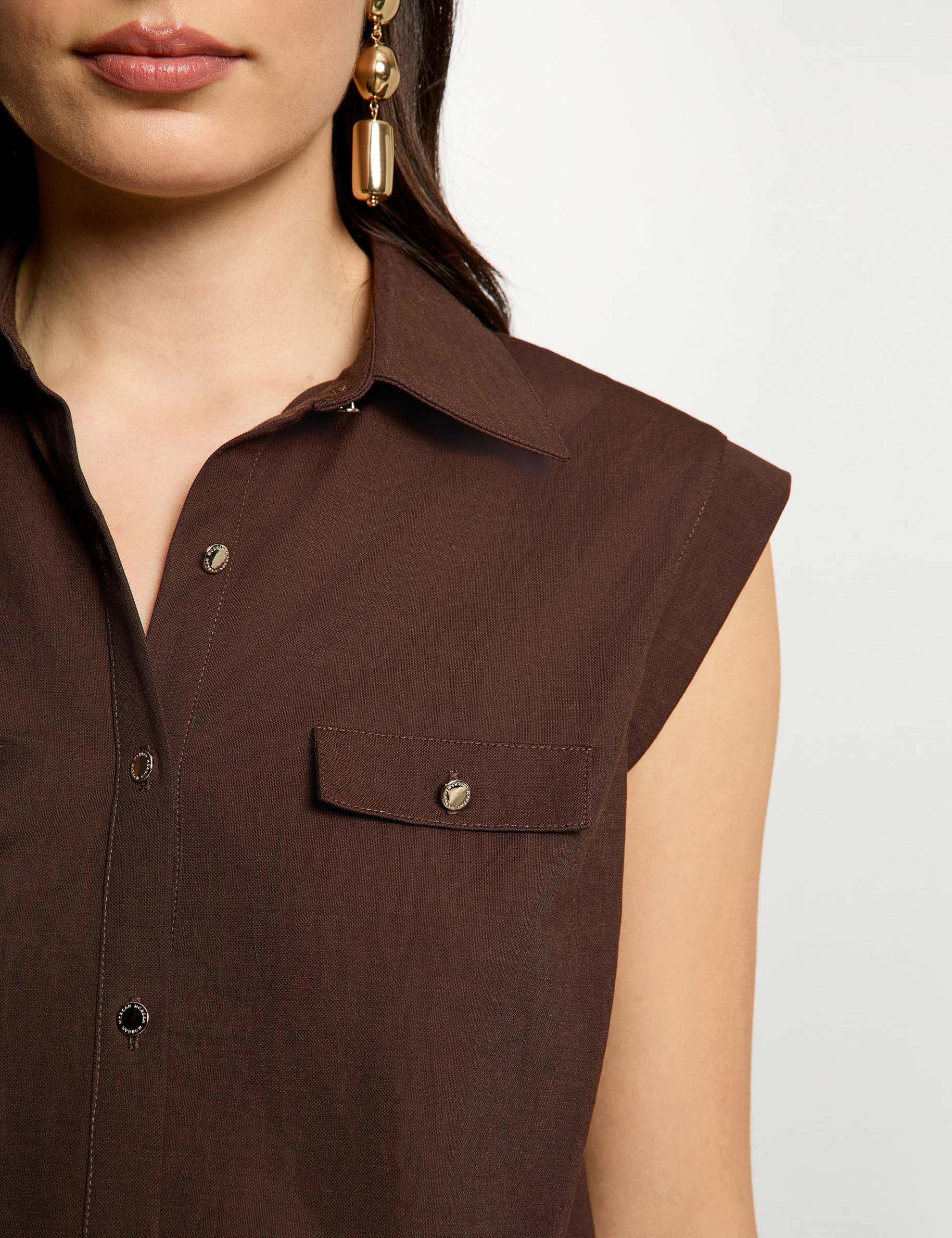 Chemise nou&eacute;e sans manches marron fonc&eacute; femme