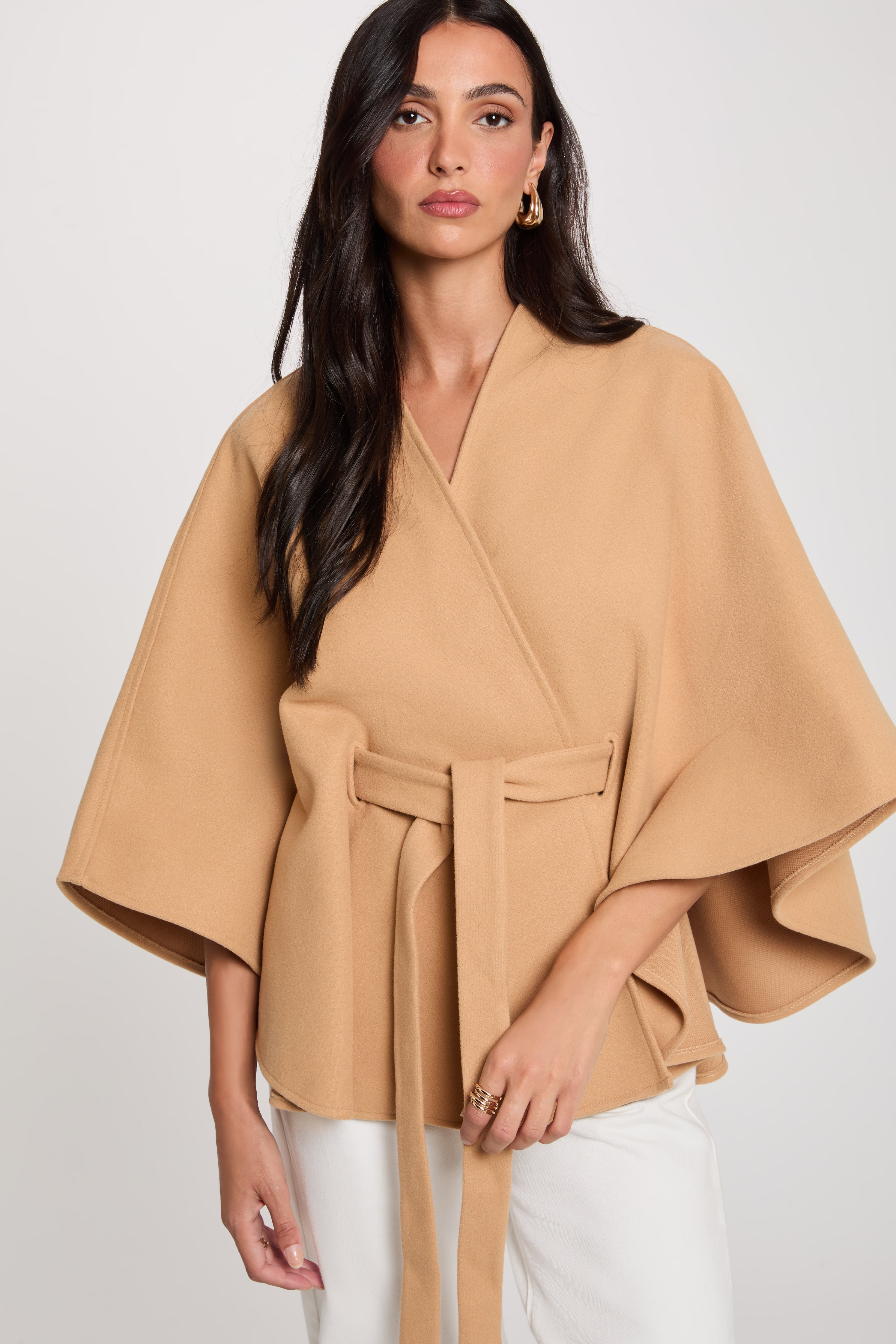Cape ceintur&eacute;e beige femme