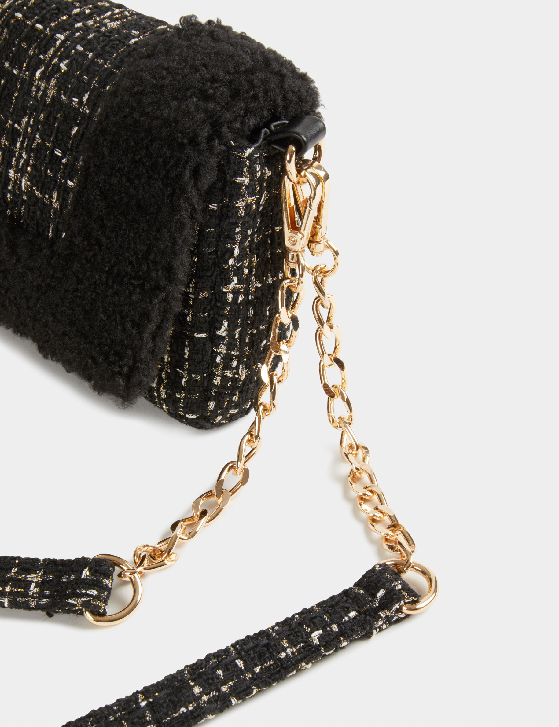 sac pochette details imitation fourrure noir femme Sac pochette détails imitation fourrure noir femme