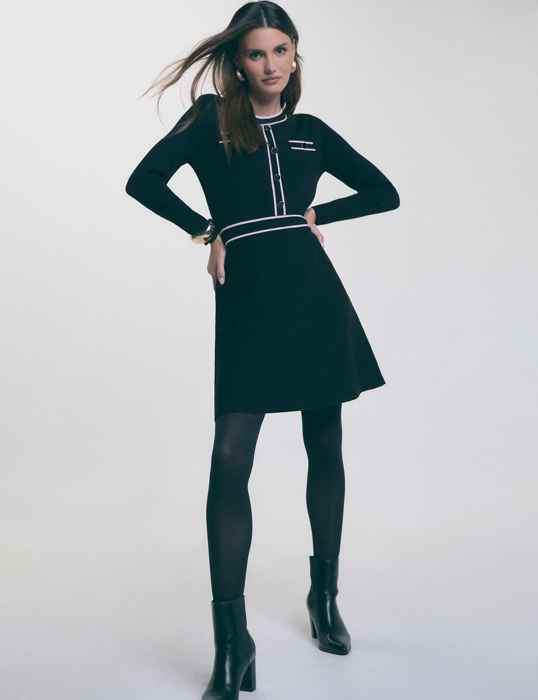 Robe tricot courte ajust&eacute;e noir femme