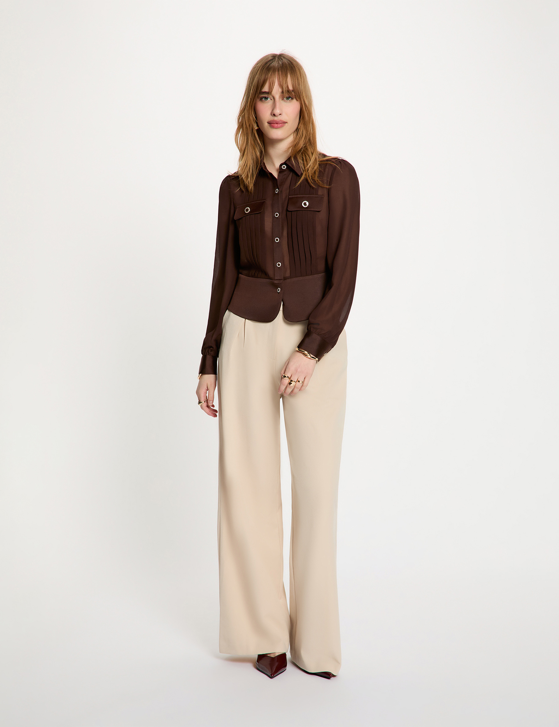 Chemise satin&eacute;e cintr&eacute;e marron fonc&eacute; femme