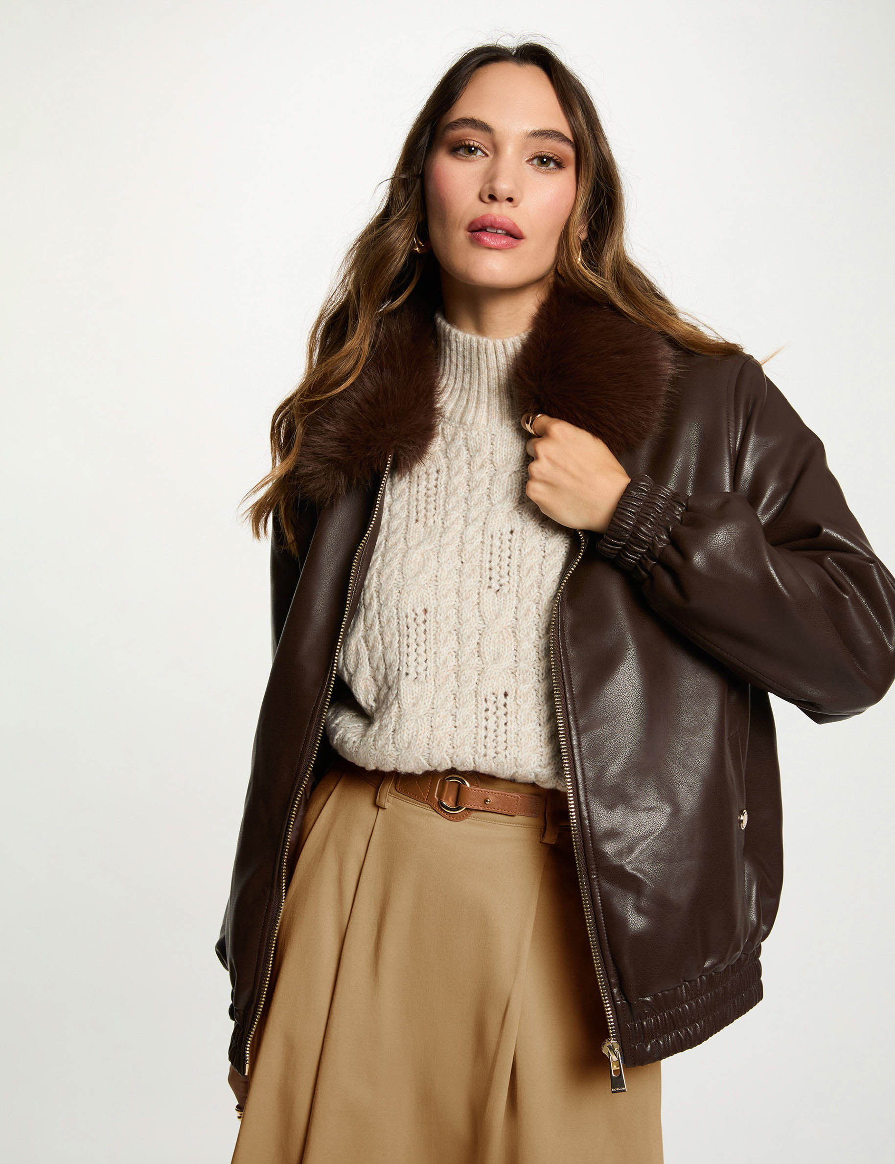 Manteau mi-long marron fausse fourrure à motif - La Fée Maraboutée