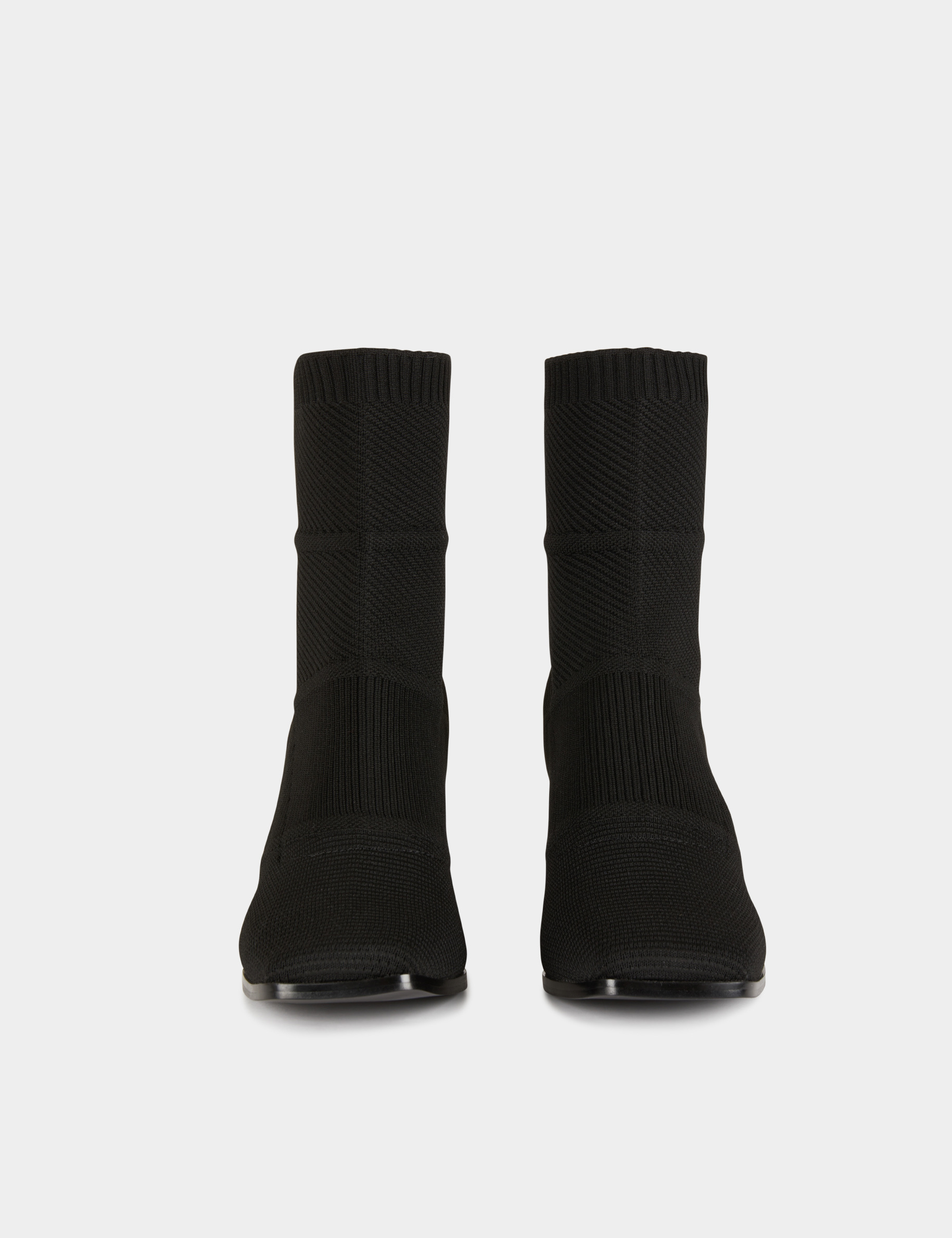 bottines cotelees a talons carres noir femme Bottines côtelées à talons carrés noir femme