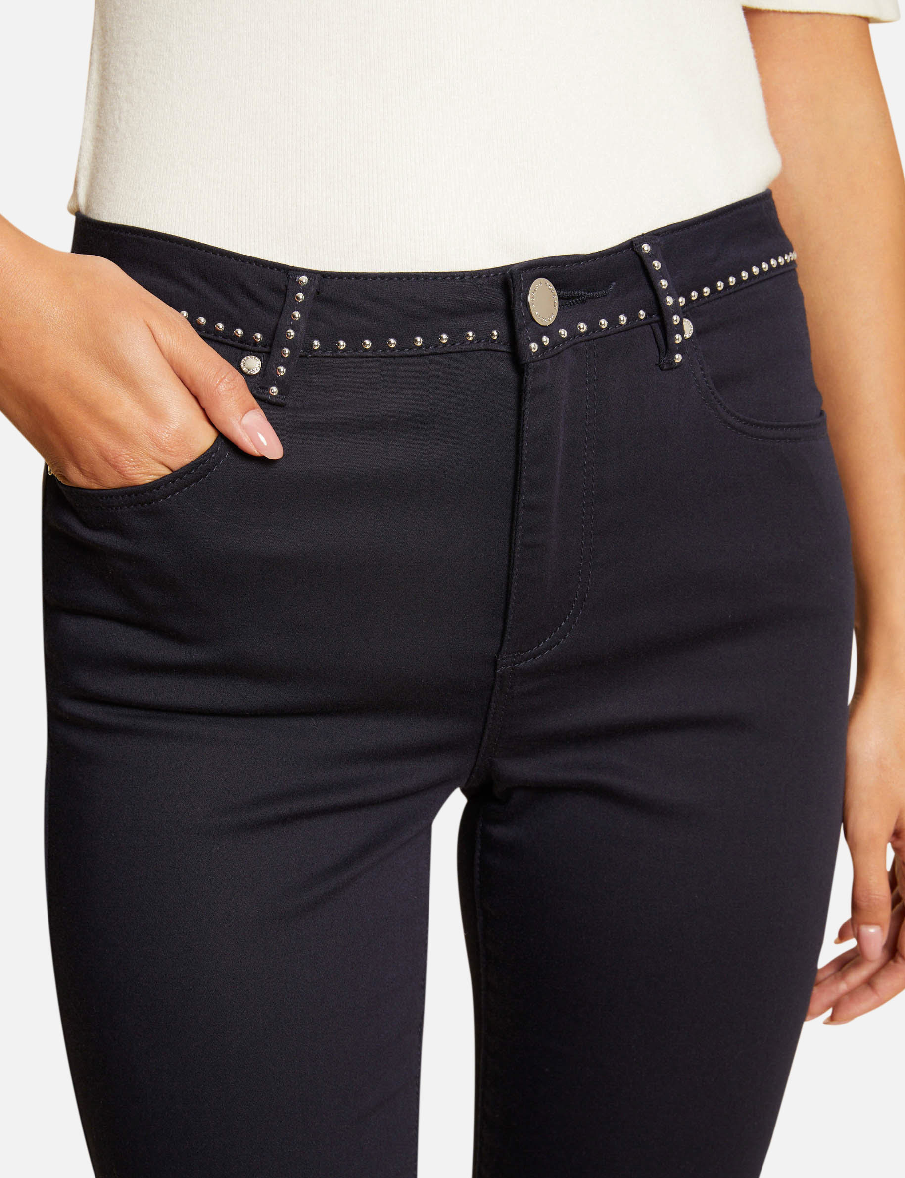 Pantalon slim avec clous marine femme