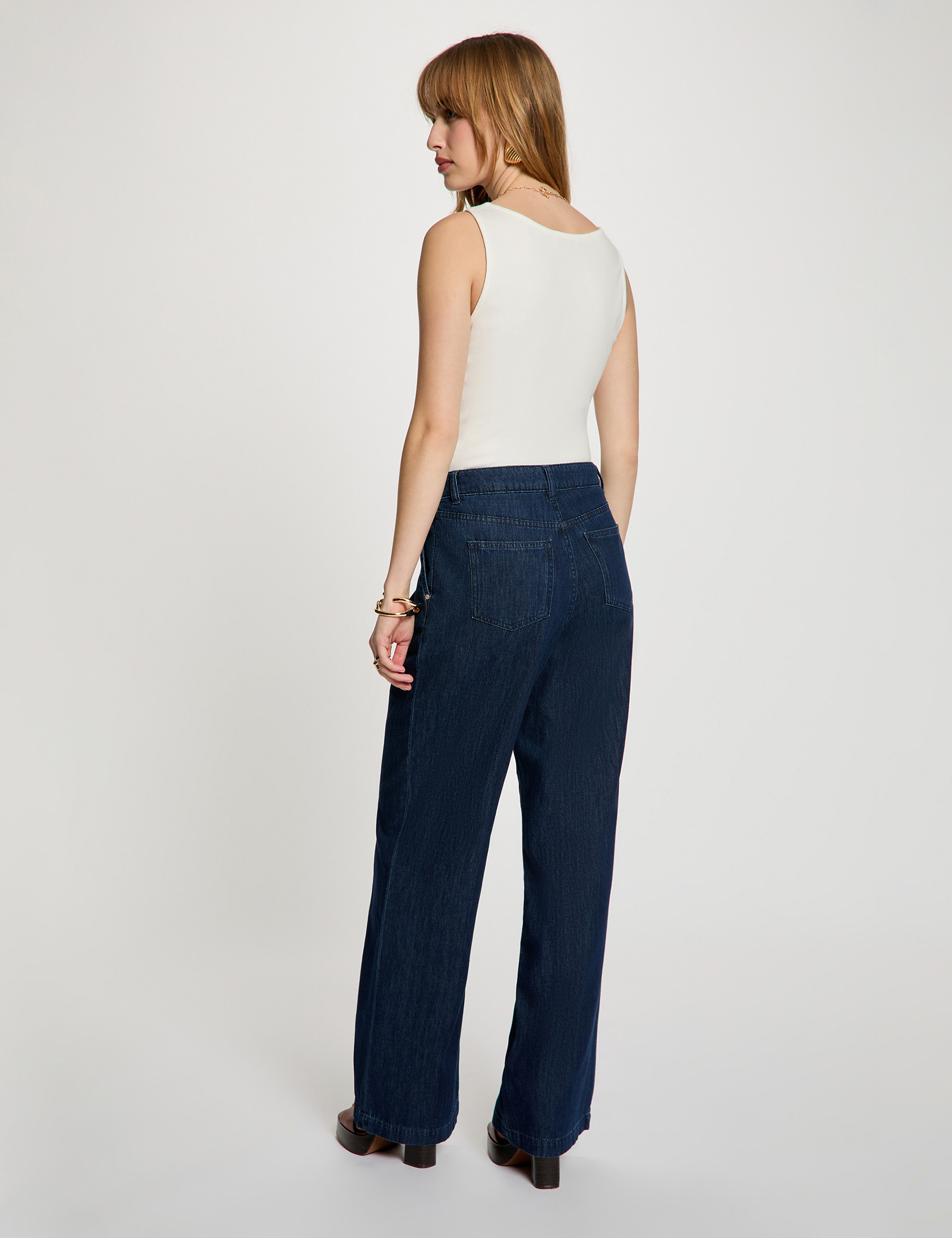 D&eacute;bardeur cintr&eacute; col v blanc femme