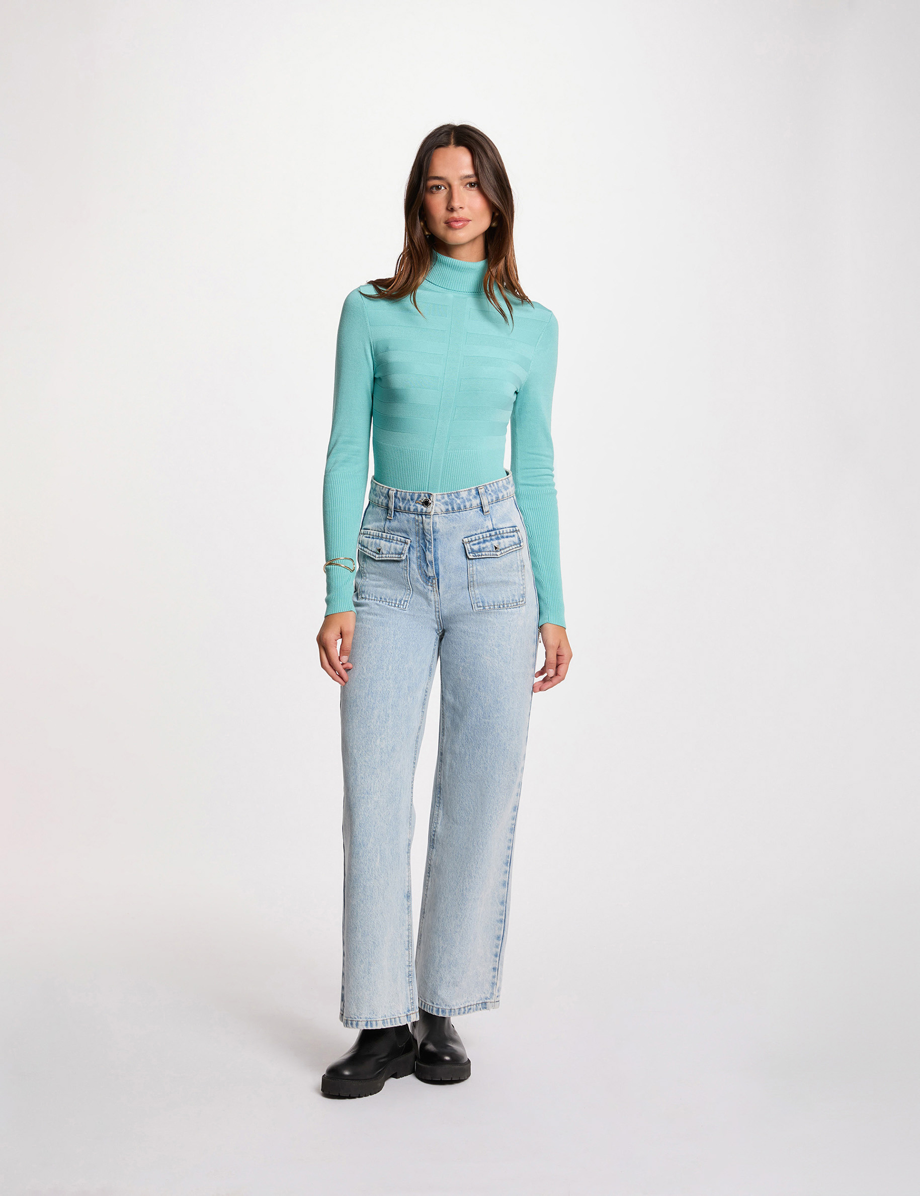 Pull col roul&eacute; ajust&eacute; vert femme