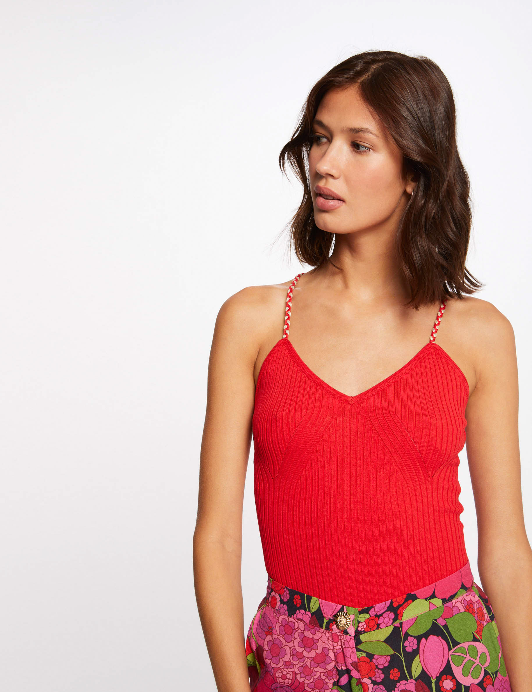 Pull d&eacute;bardeur avec boucle rouge femme