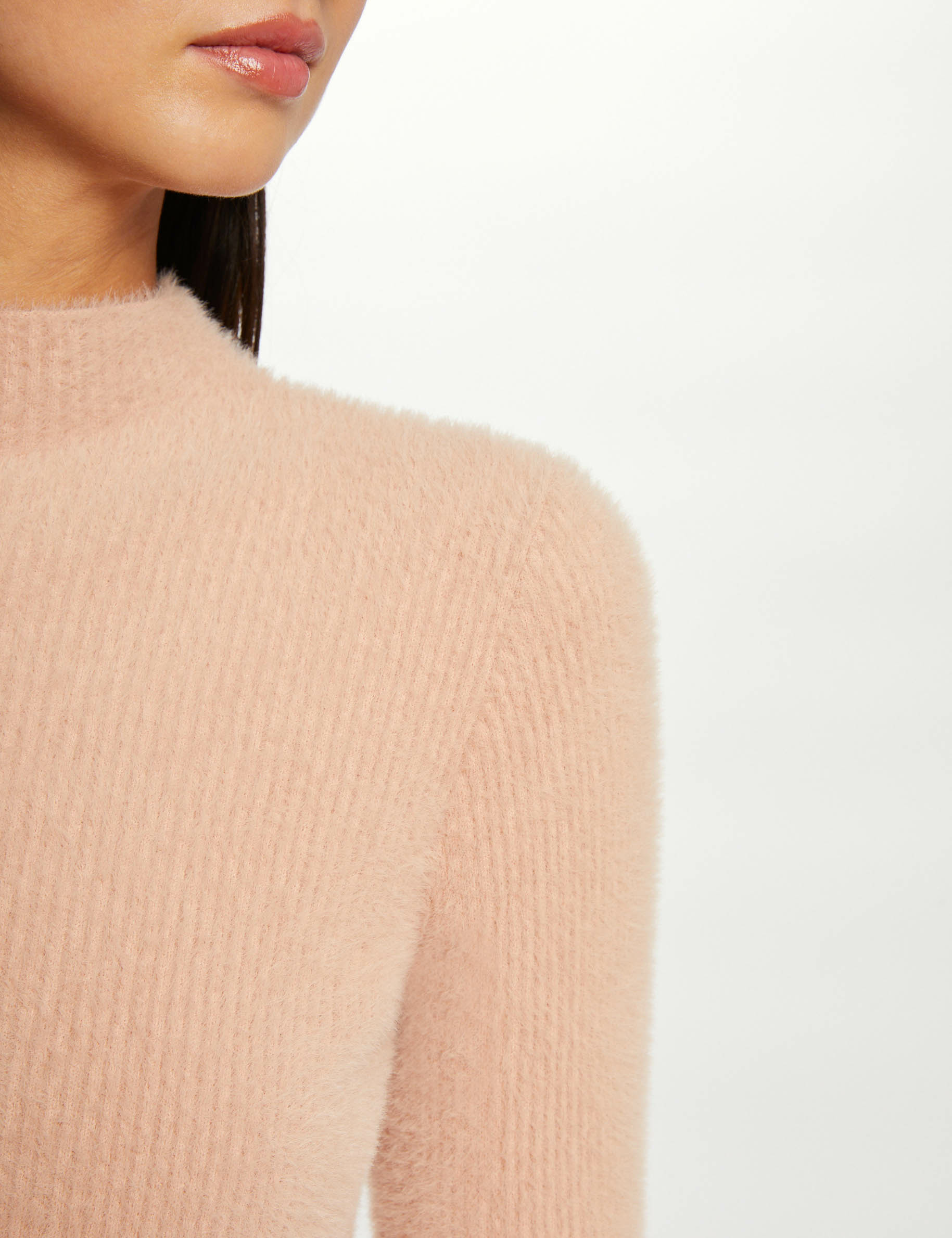Pull manches longues maille duveteuse rose femme