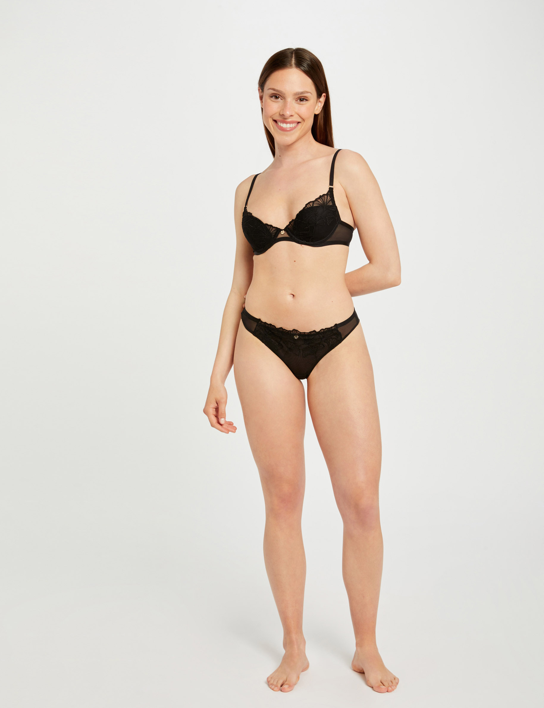 tanga en dentelle noir femme Tanga en dentelle noir femme