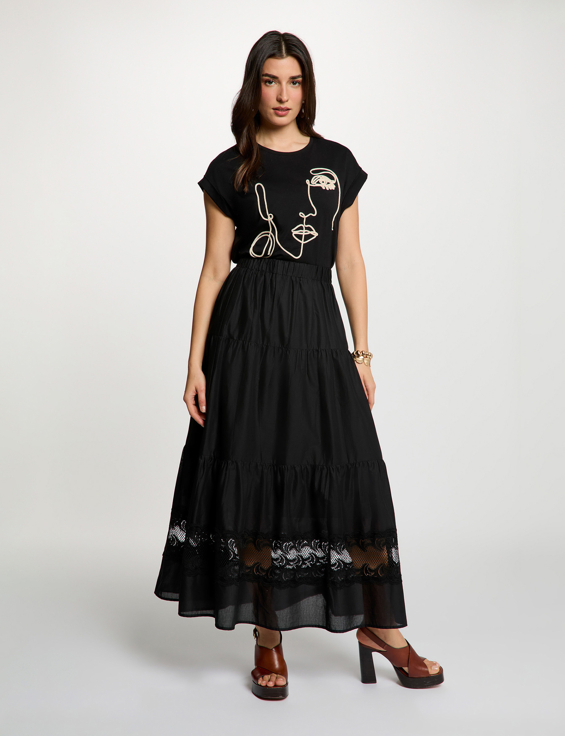 T-shirt broderie visage noir femme