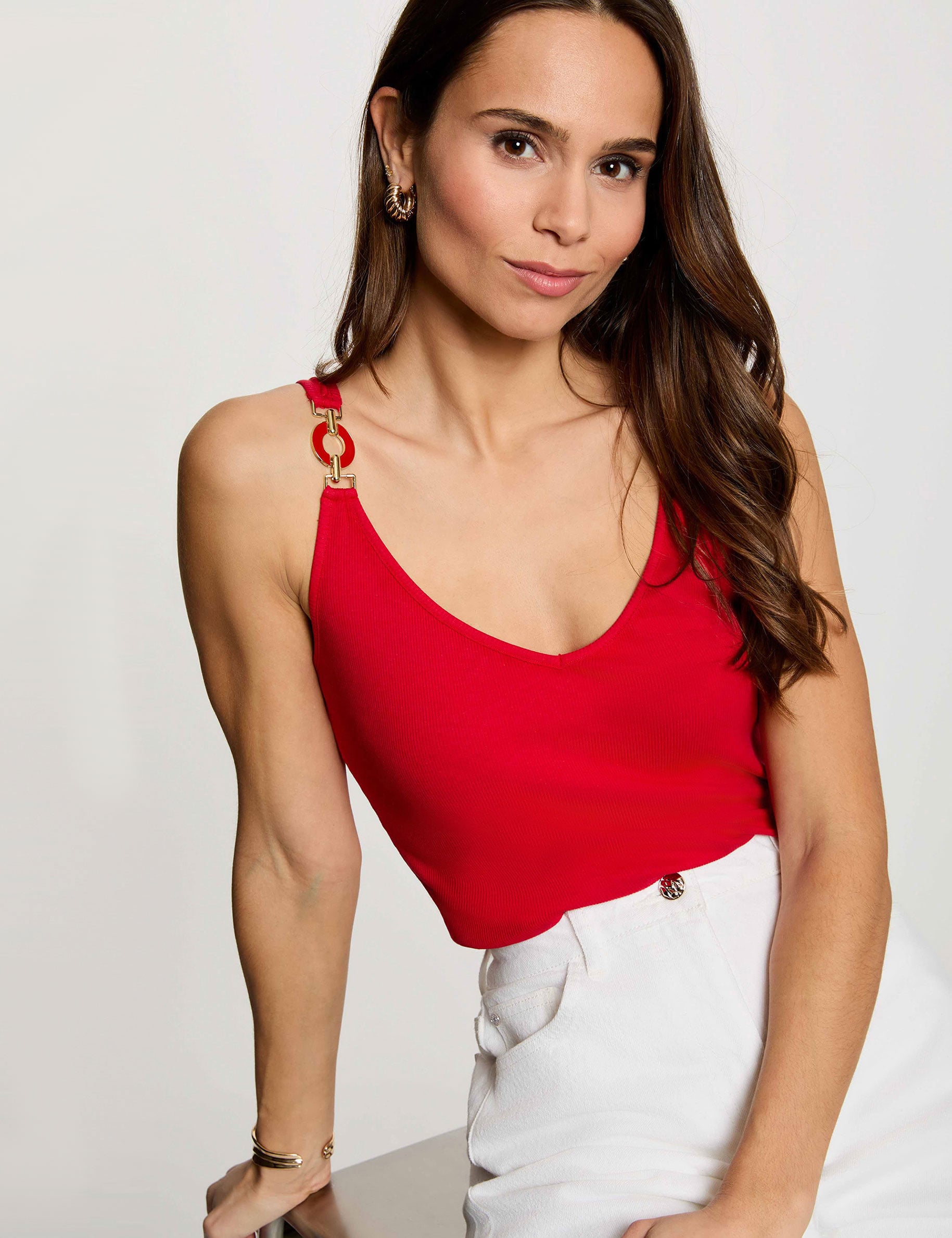 D&eacute;bardeur cintr&eacute; col v rouge femme