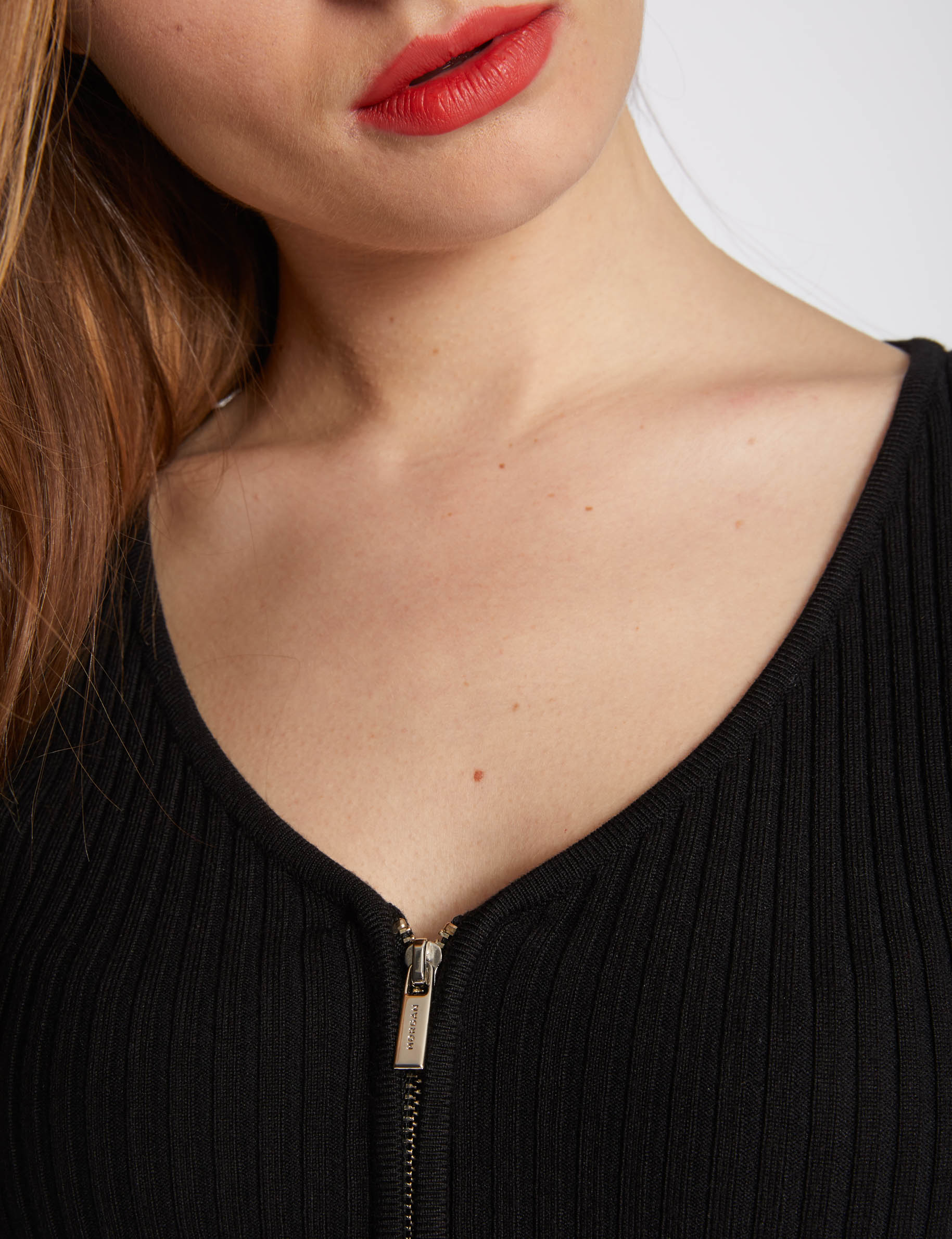 Pull manches longues tricotage en c&ocirc;te noir femme