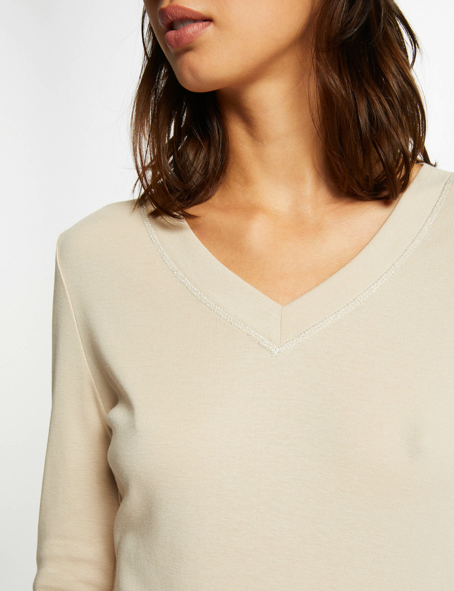 T-shirt manches longues avec col en V mastic femme T-shirt manches longues avec col en V mastic femme
