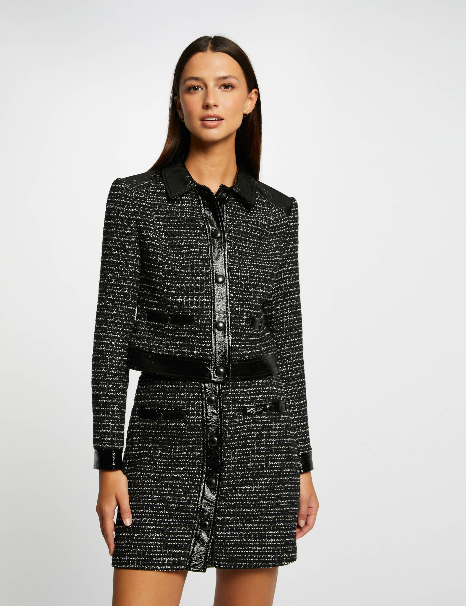 veste droite avec details vinyle noir femme Veste droite avec détails vinyle noir femme