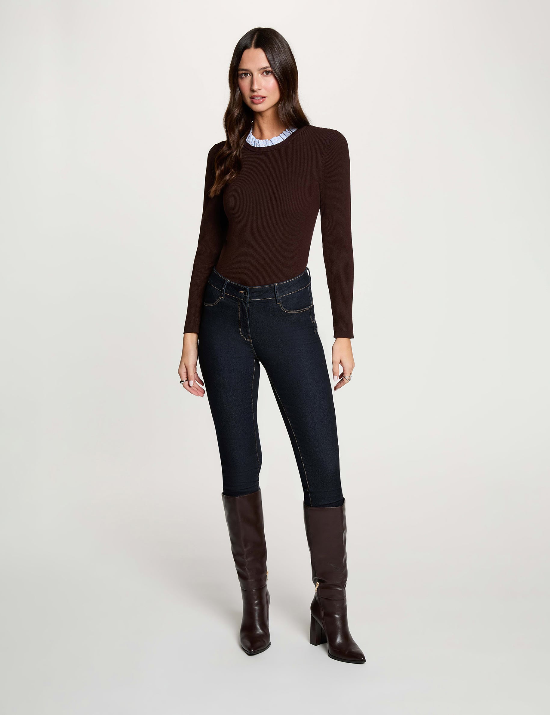 Pull col rond volant marron fonc&eacute; femme
