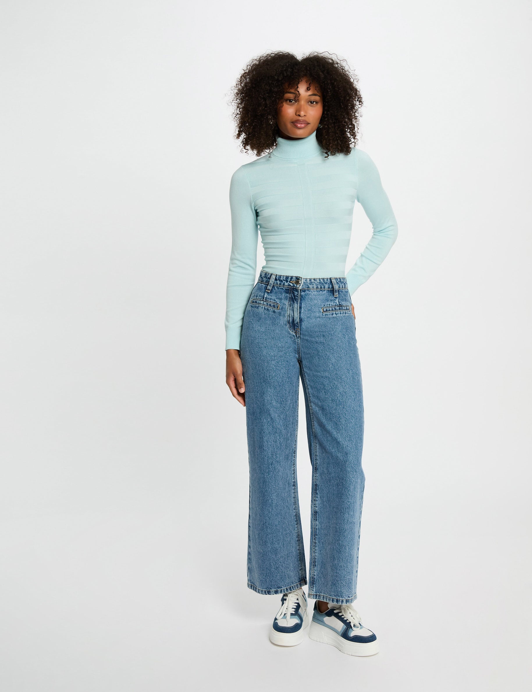 Pull col roul&eacute; bleu ciel femme
