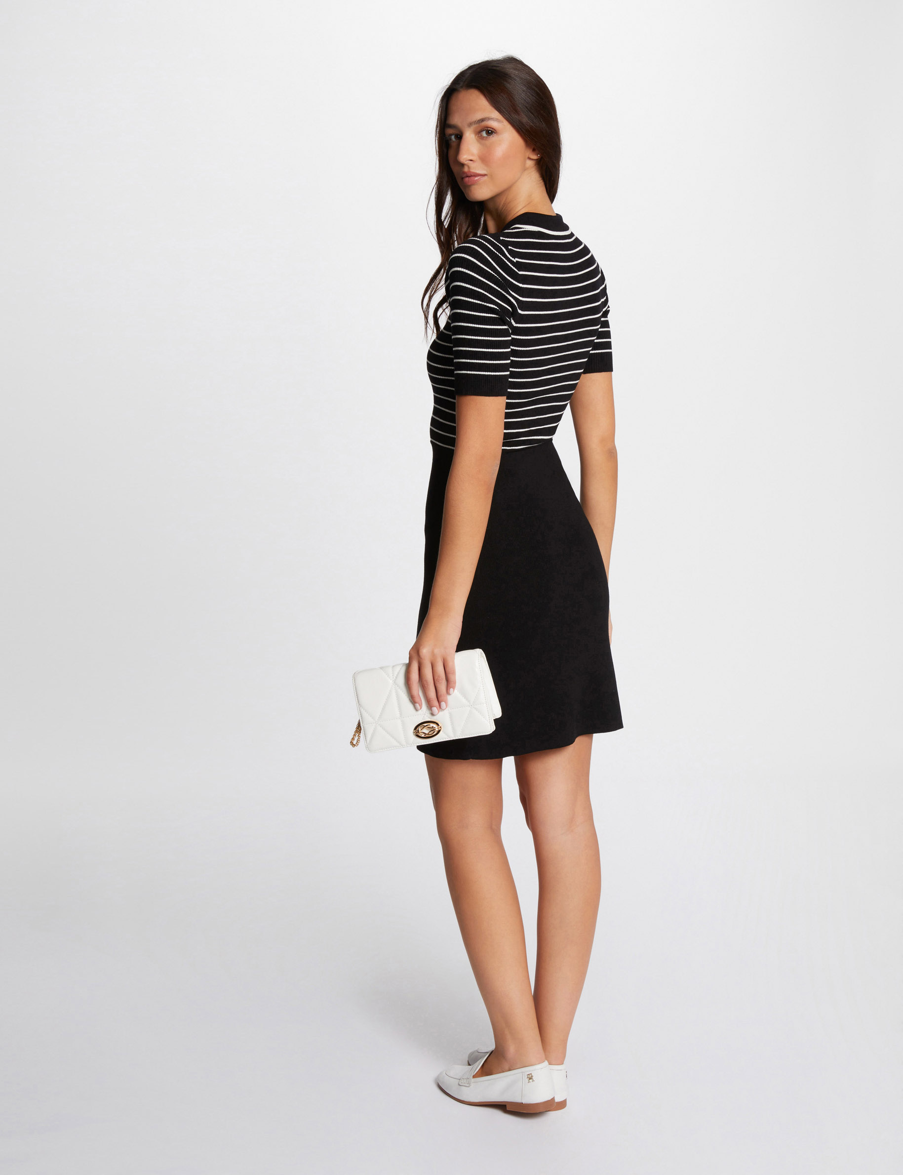 Robe tricot courte ray&eacute;e noir femme