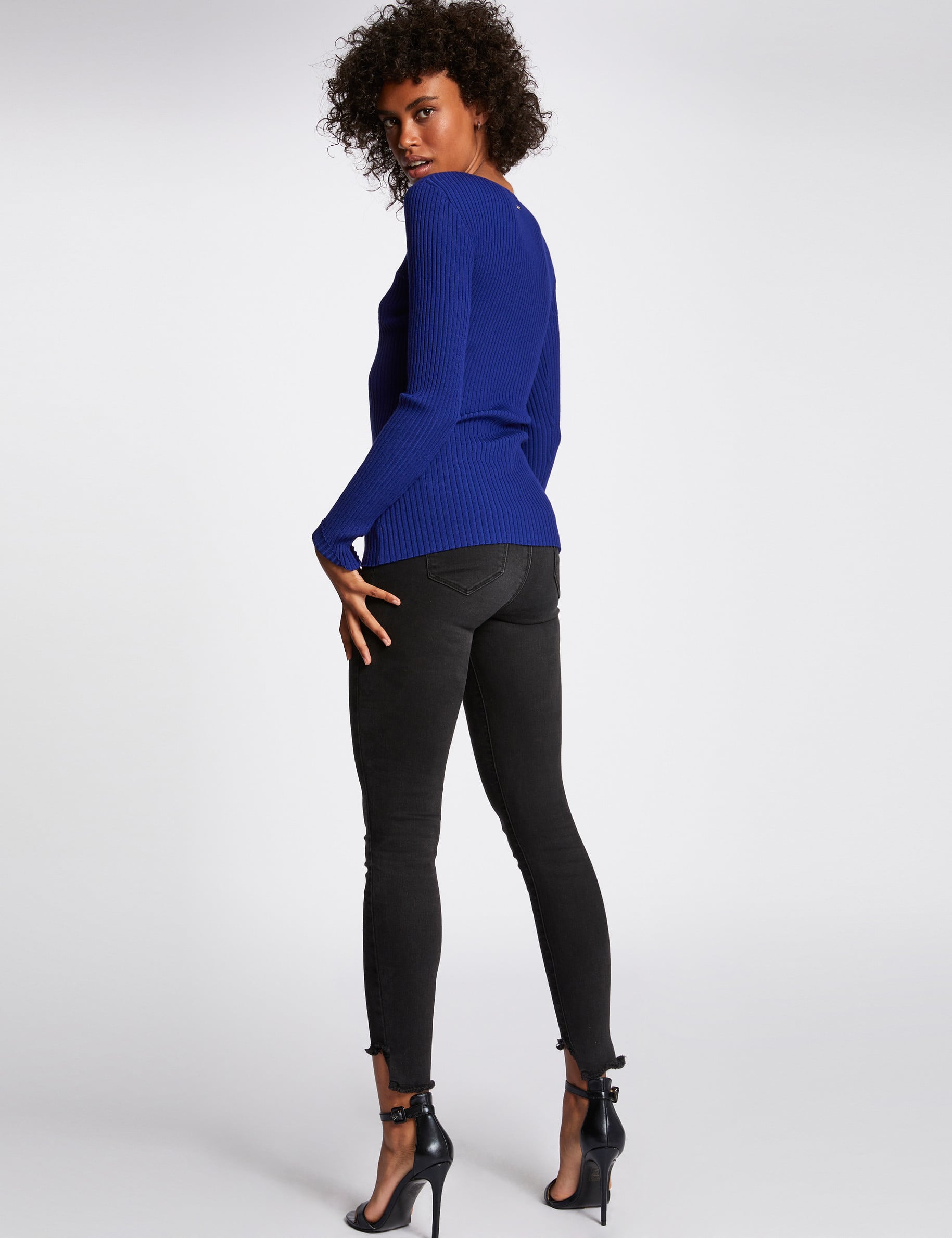 Pull manches longues tricotage en c&ocirc;te bleu femme