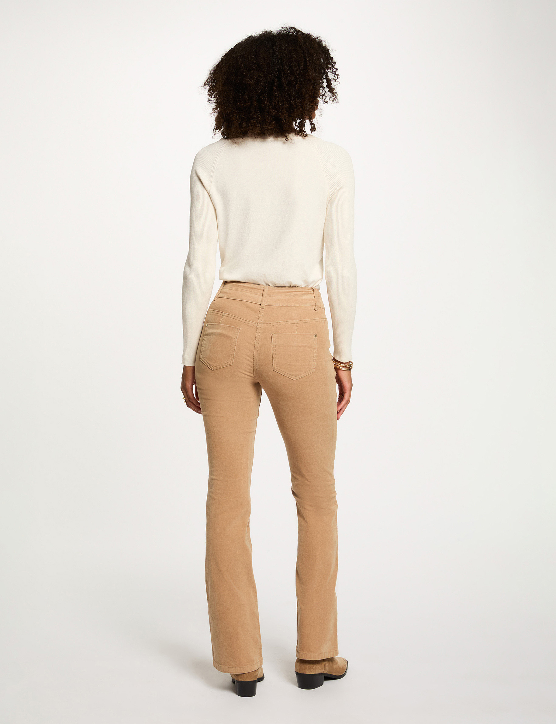 Pantalon ajust&eacute; velours sable femme