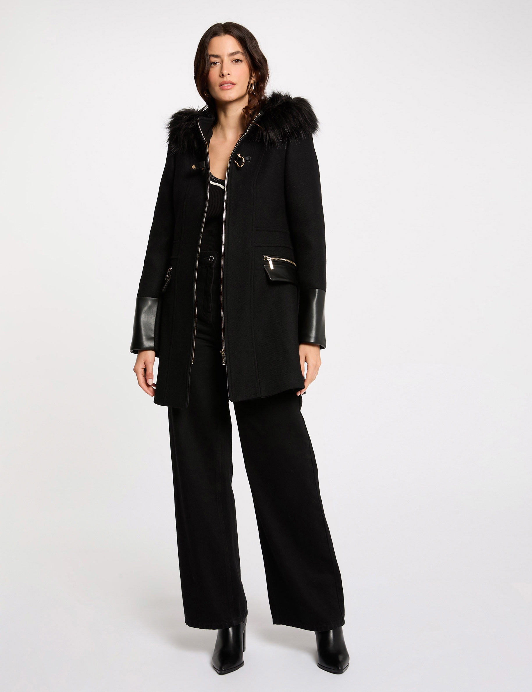 Manteau Droit Boutonné Morgan – Coupe Longue Classique – Col Revers – Poches Boutonnières – Élégance Intemporelle Femme
